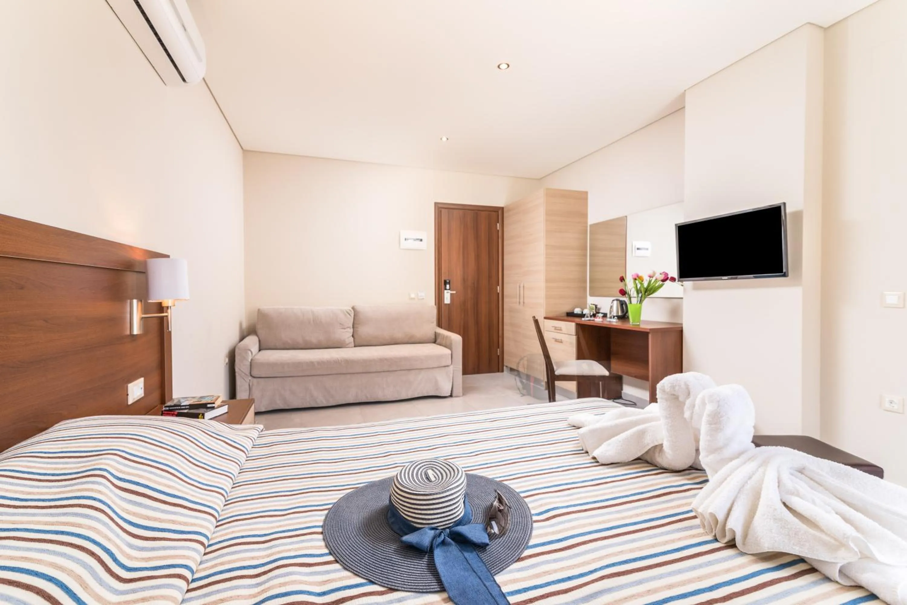 Bed in Matala Bay Hotel