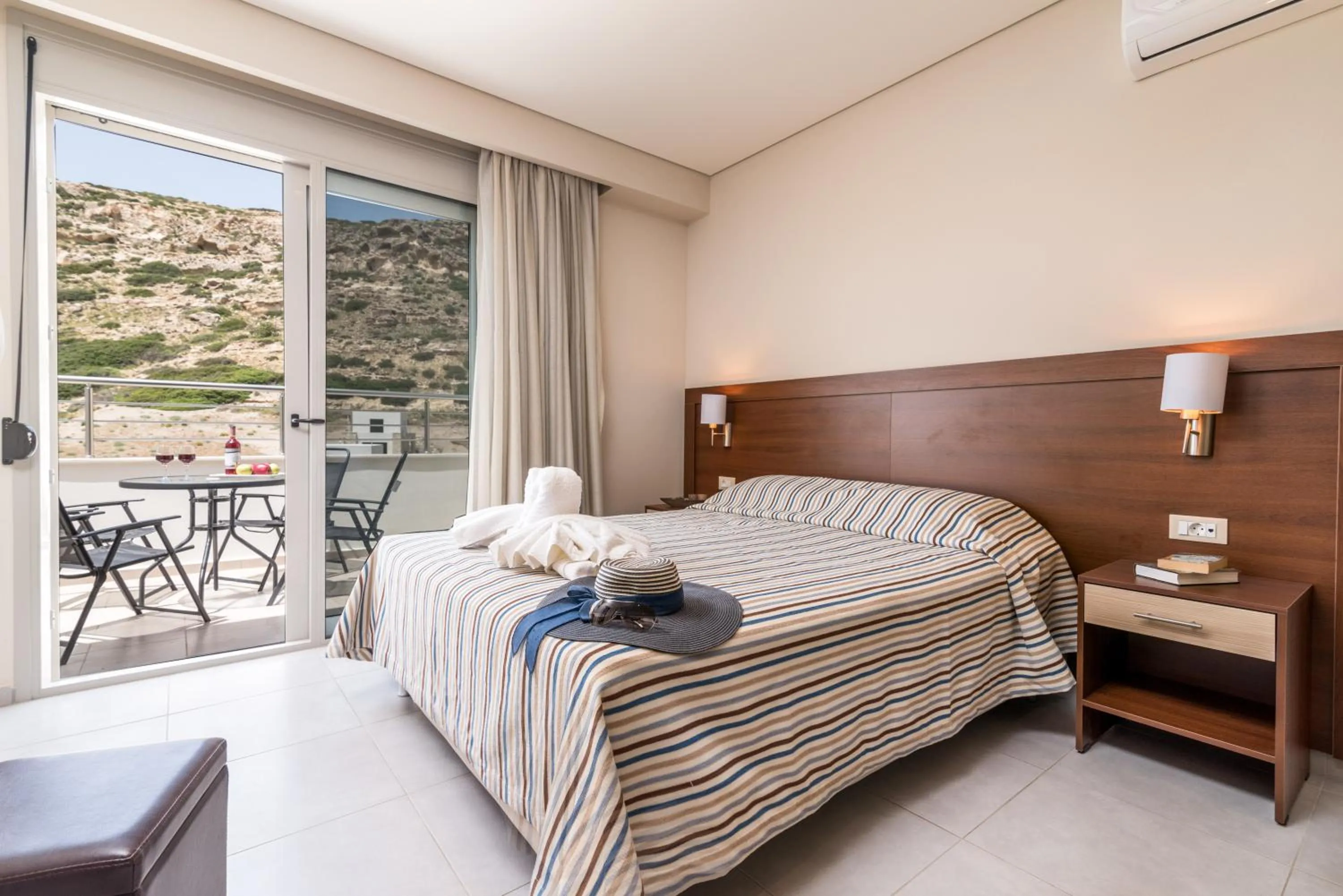 Bed in Matala Bay Hotel