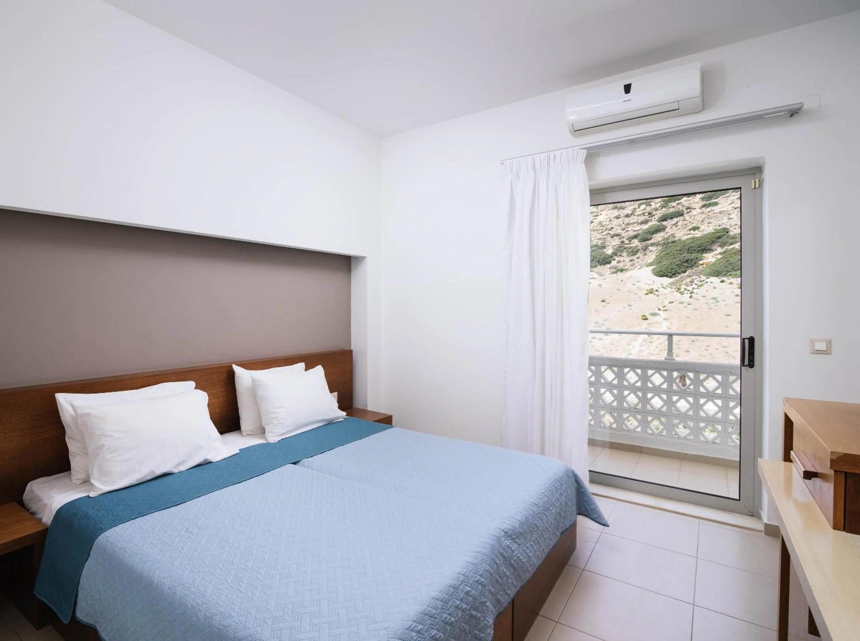 Property building, Bed in Matala Bay Hotel