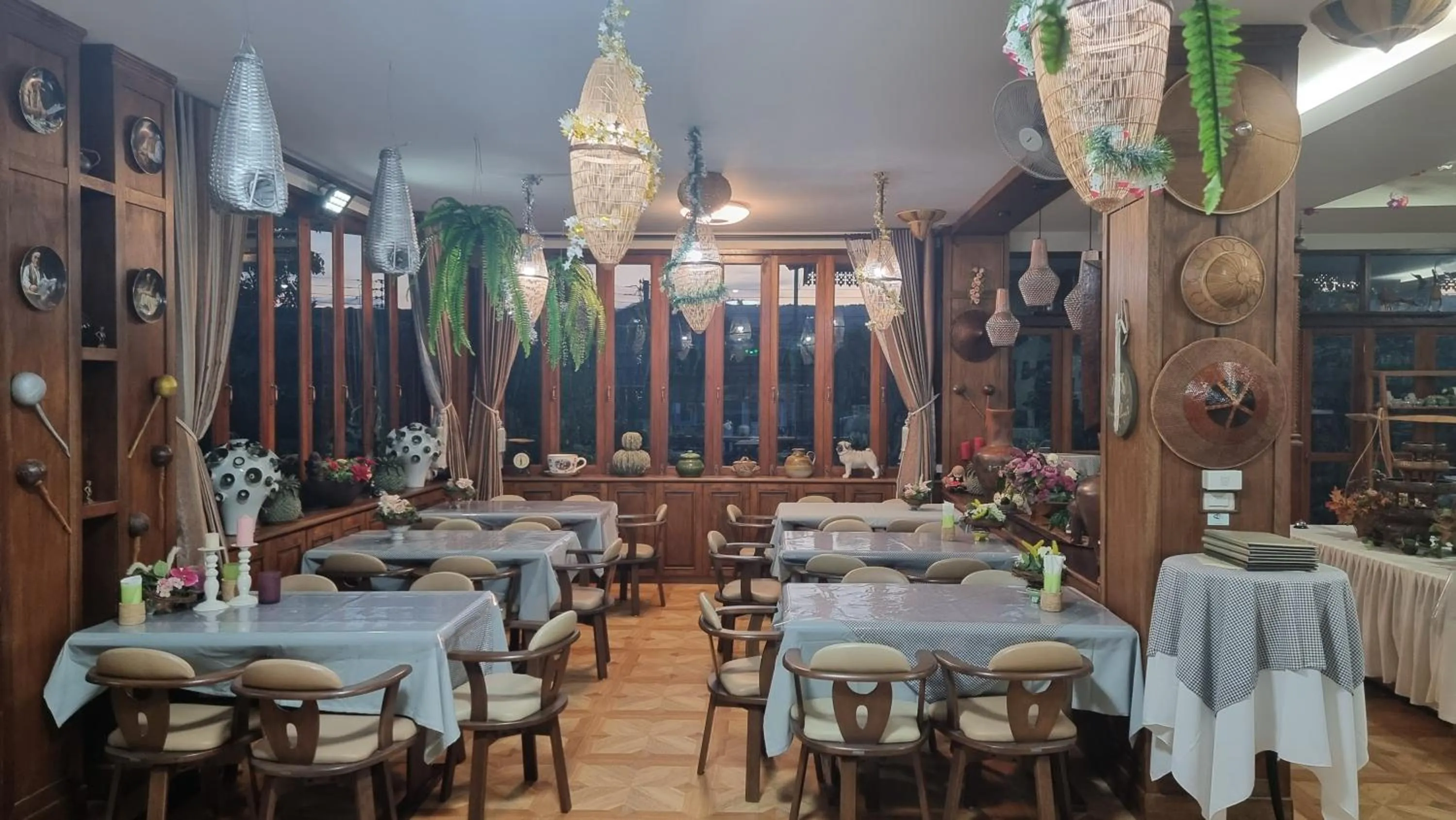 Restaurant/places to eat in Butsaba Garden Resort