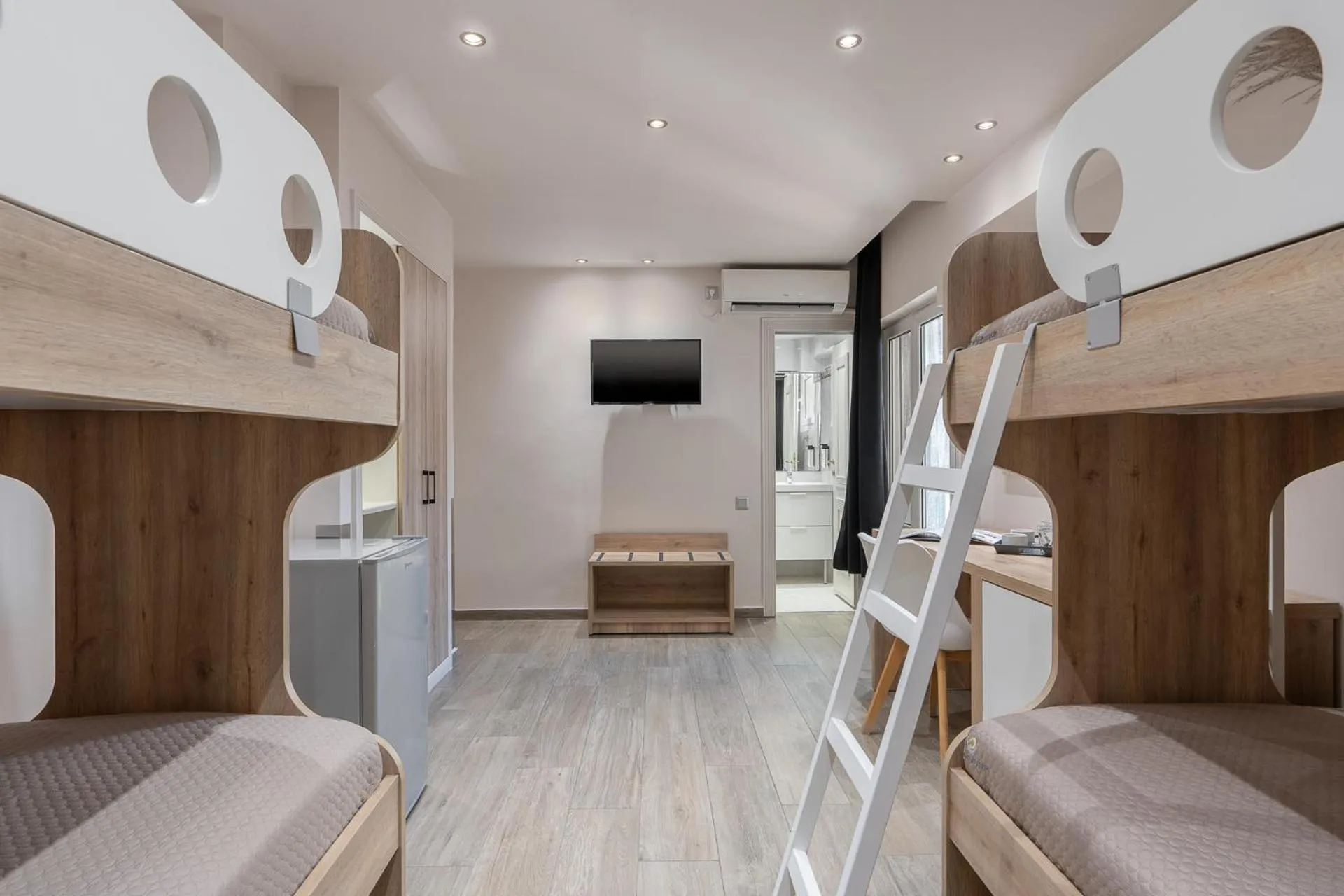 TV and multimedia, Bed in Piraeus City Hotel