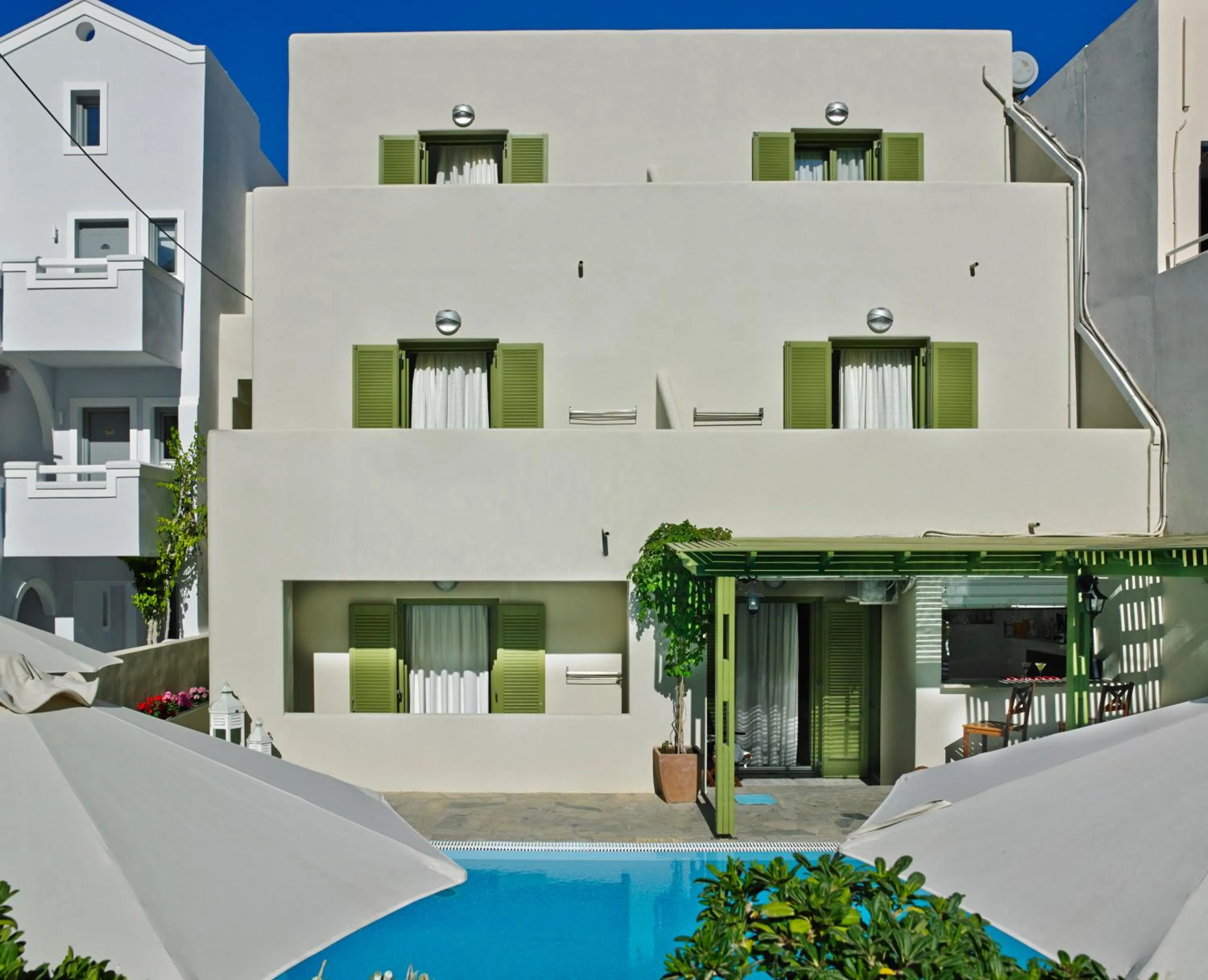 Facade/entrance in Studios Marios