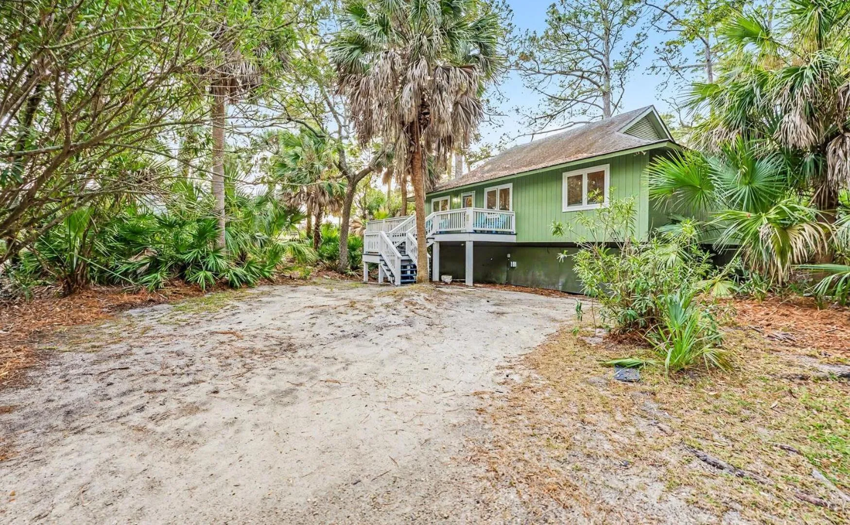 Property building in 844 Marsh Dunes