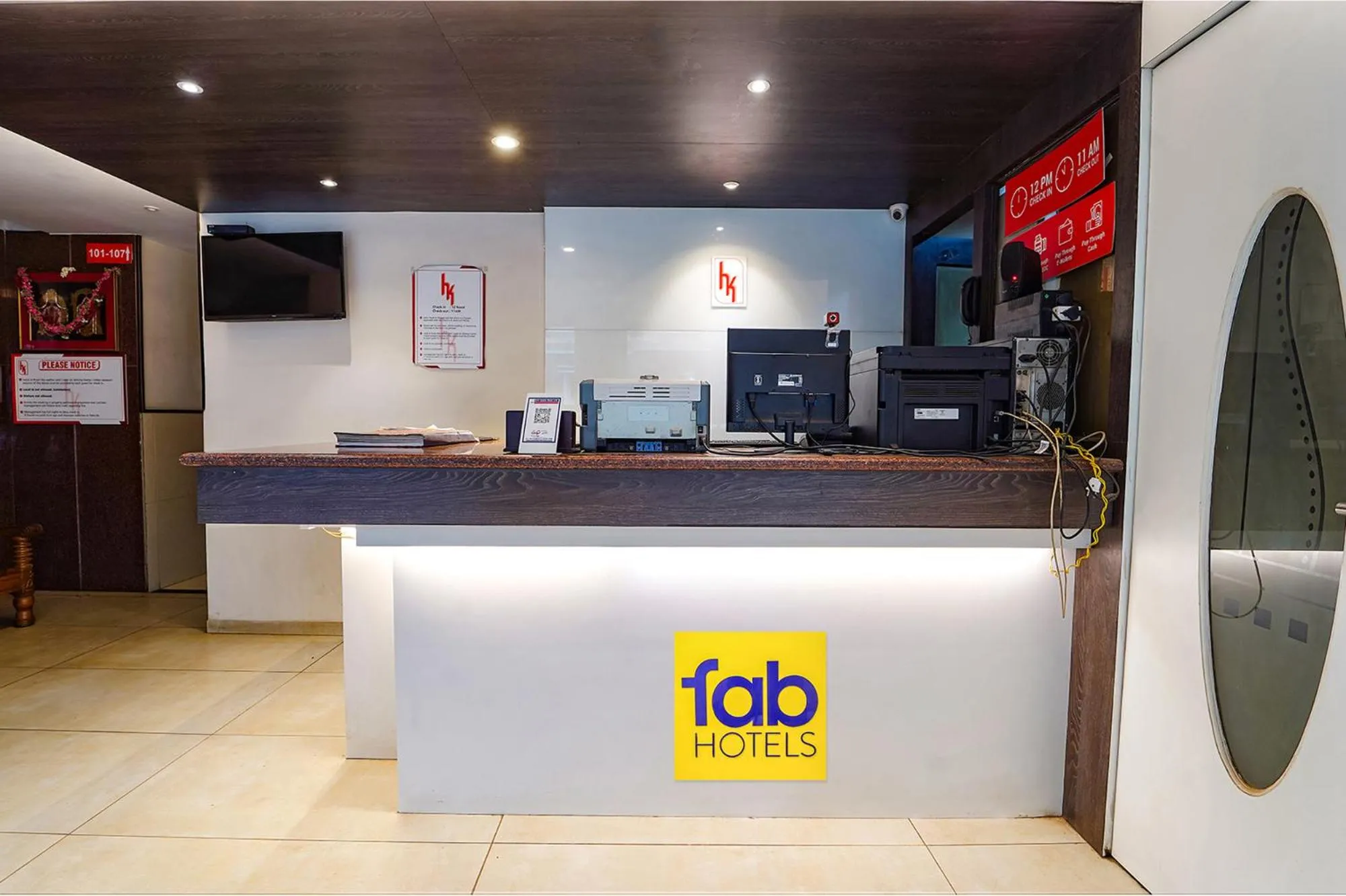 Lobby or reception in FabHotel Karpagam - 900m from Nehru Stadium