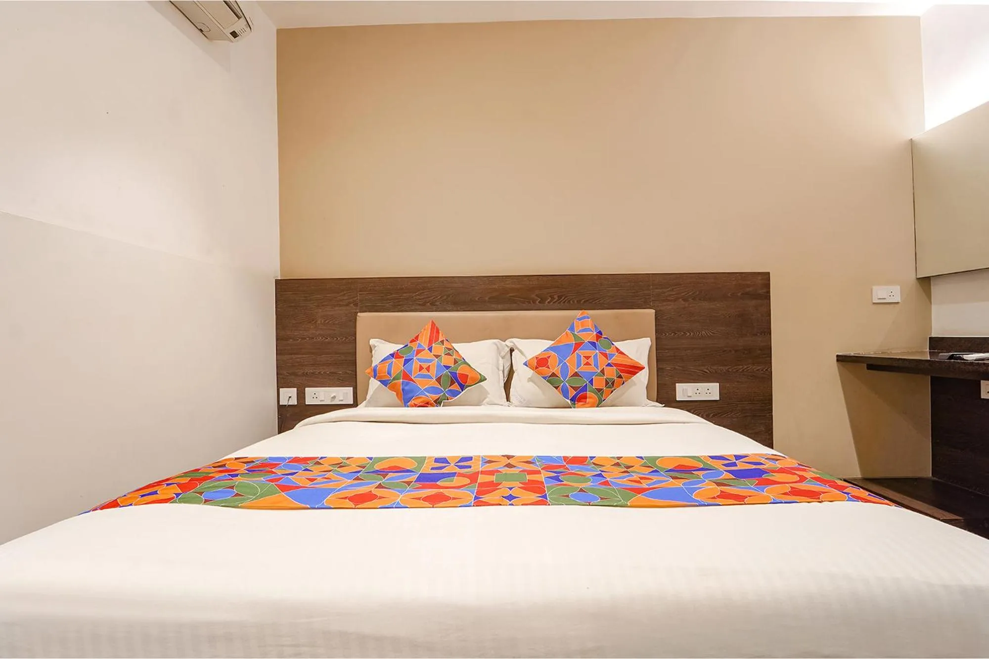 Bed in FabHotel Karpagam - 900m from Nehru Stadium