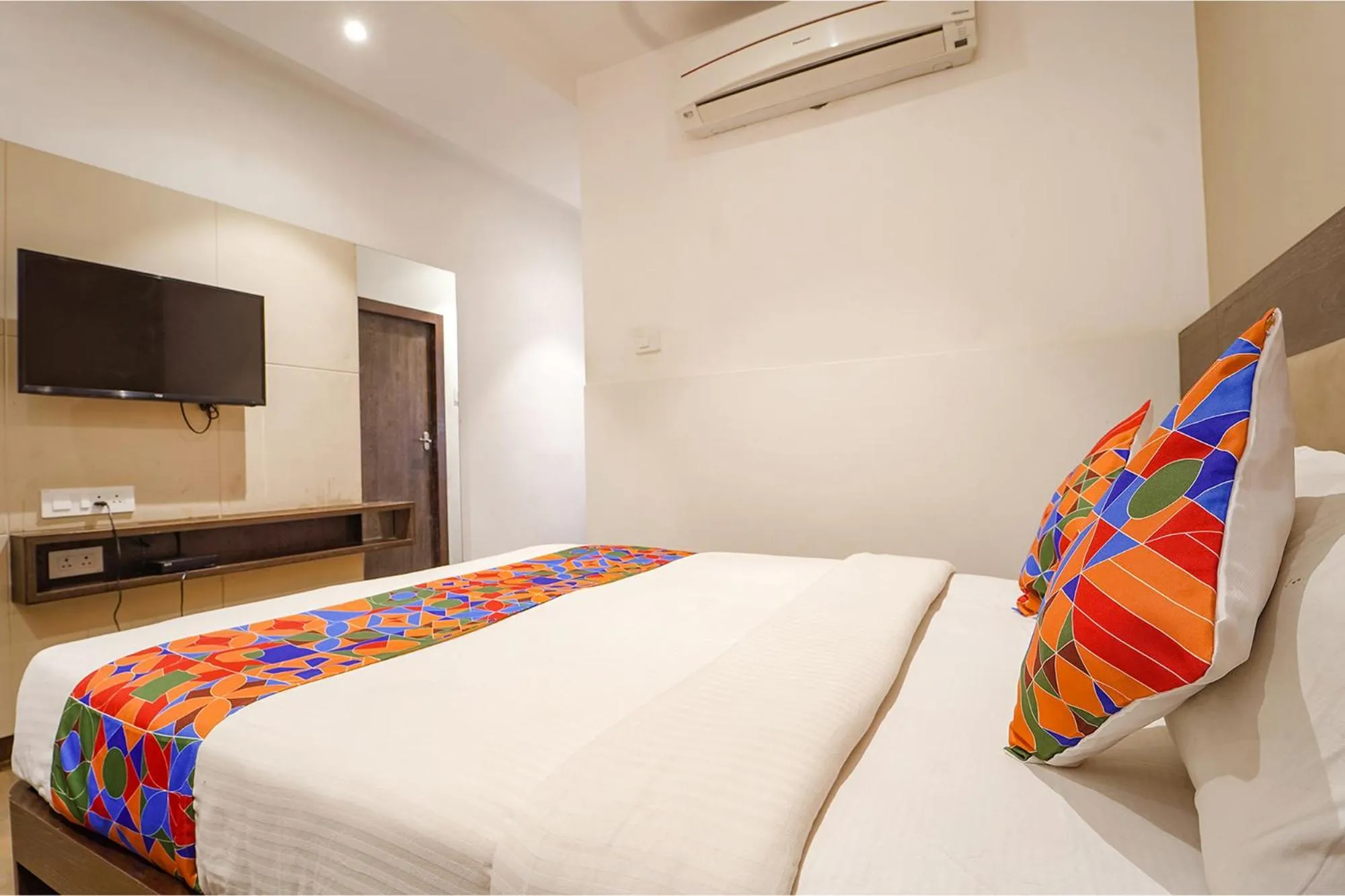 Bed in FabHotel Karpagam - 900m from Nehru Stadium
