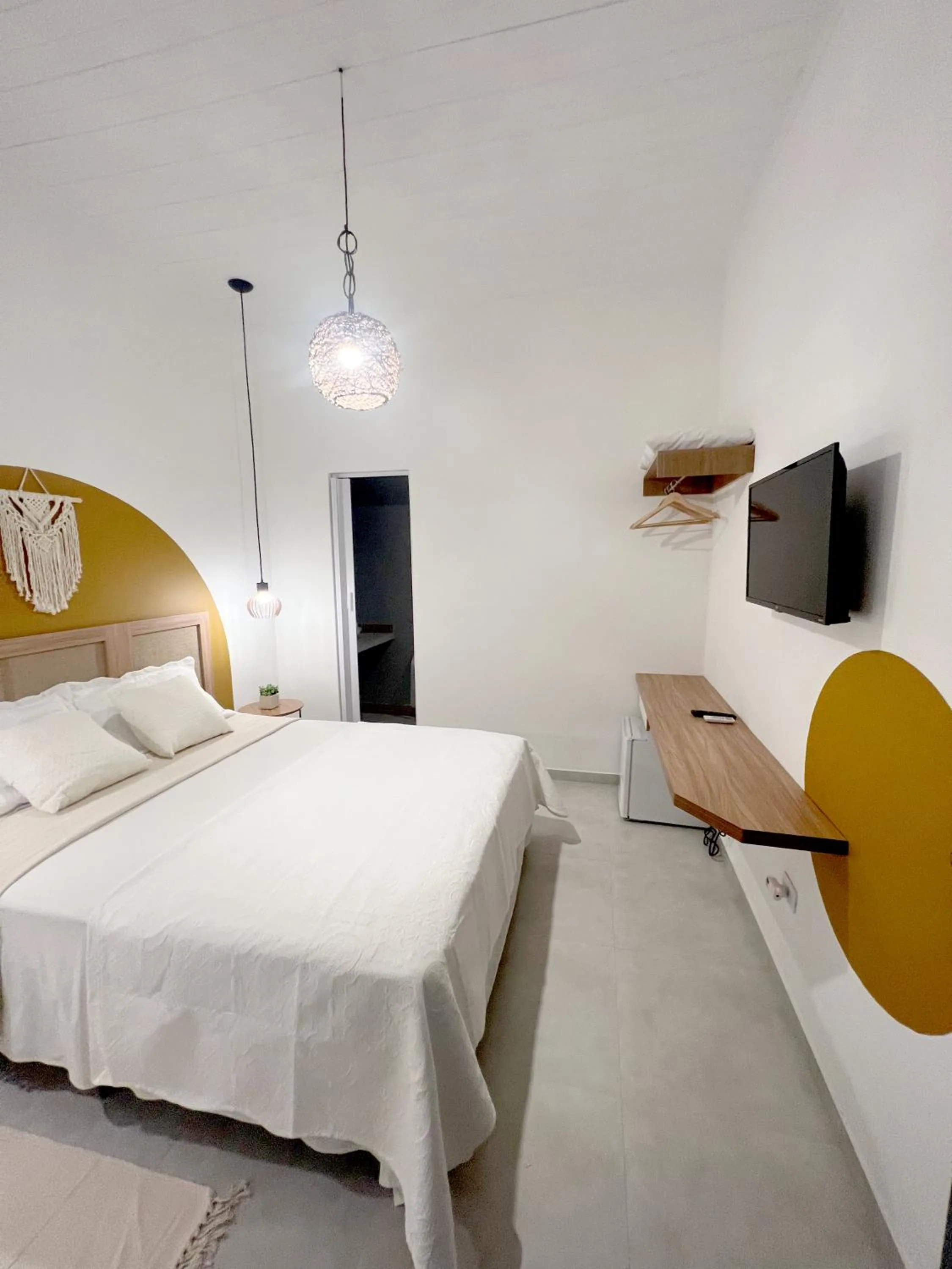 Photo of the whole room, Bed in Suítes Pontal Corumbau