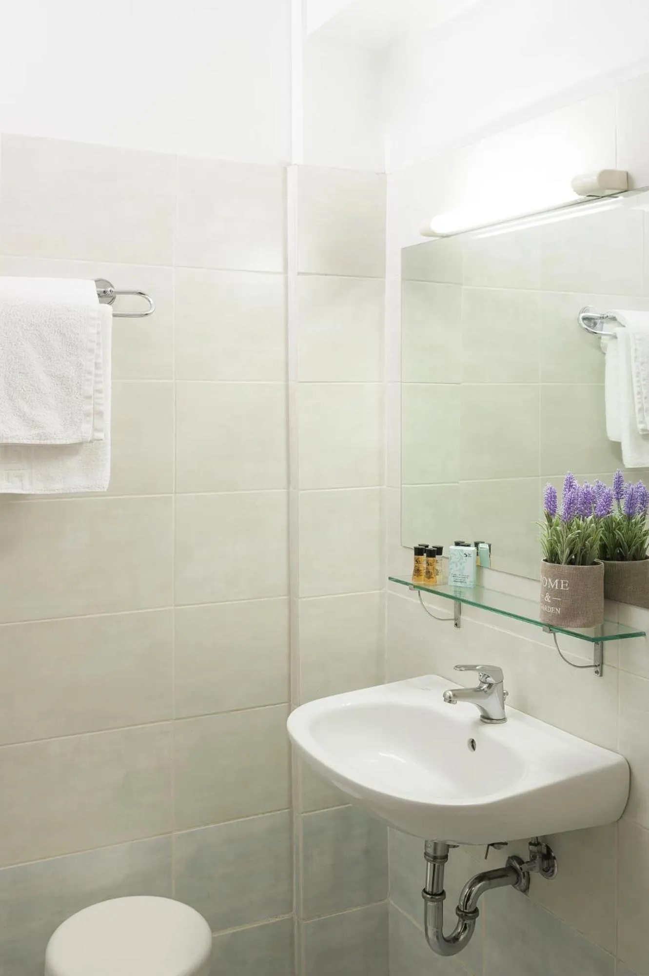 Bathroom in Athens Odeon Hotel