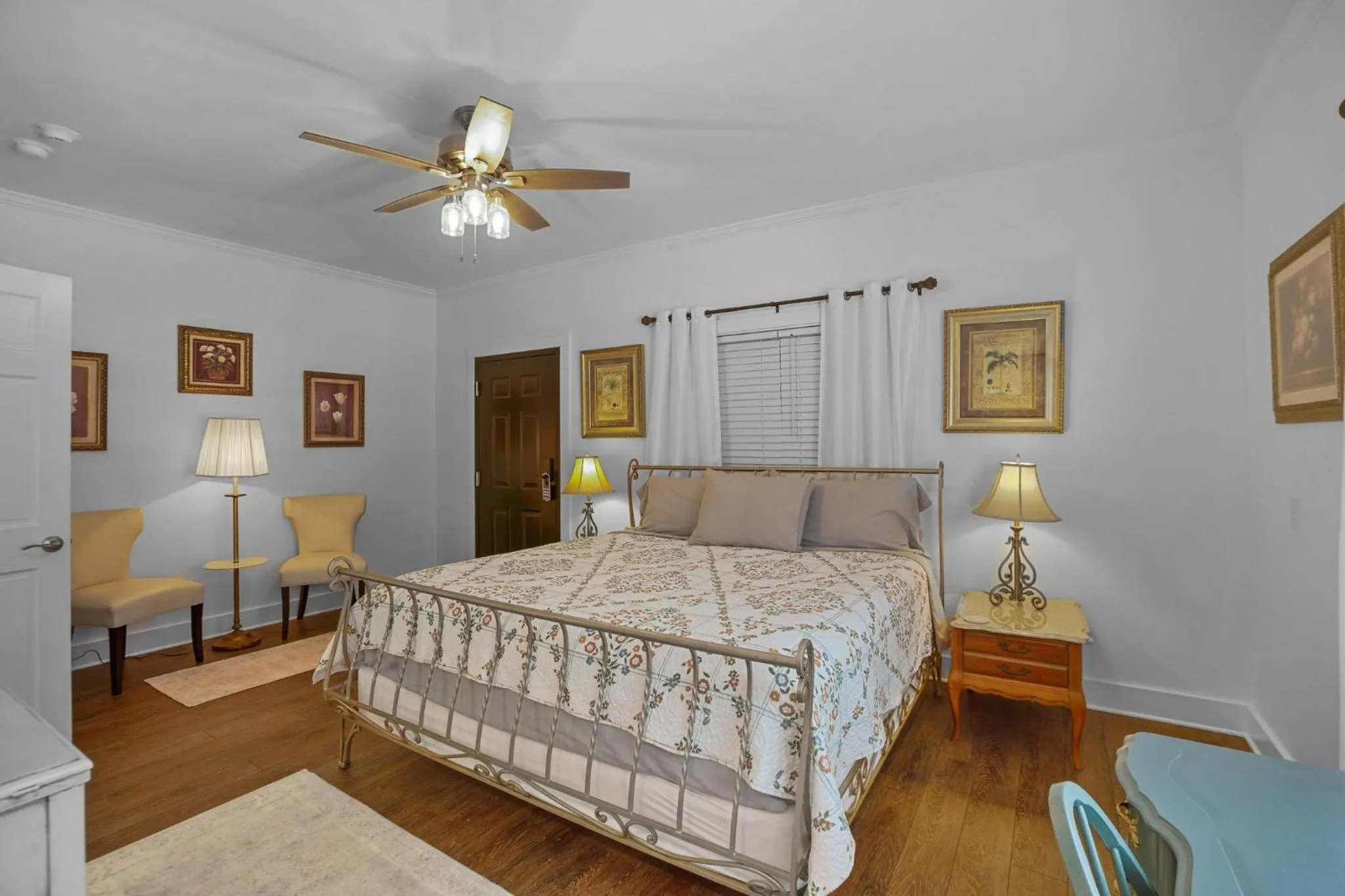 Bedroom, Bed in Little Inn on Main