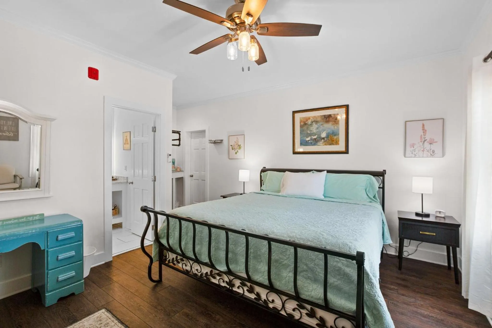 Bedroom, Bed in Little Inn on Main