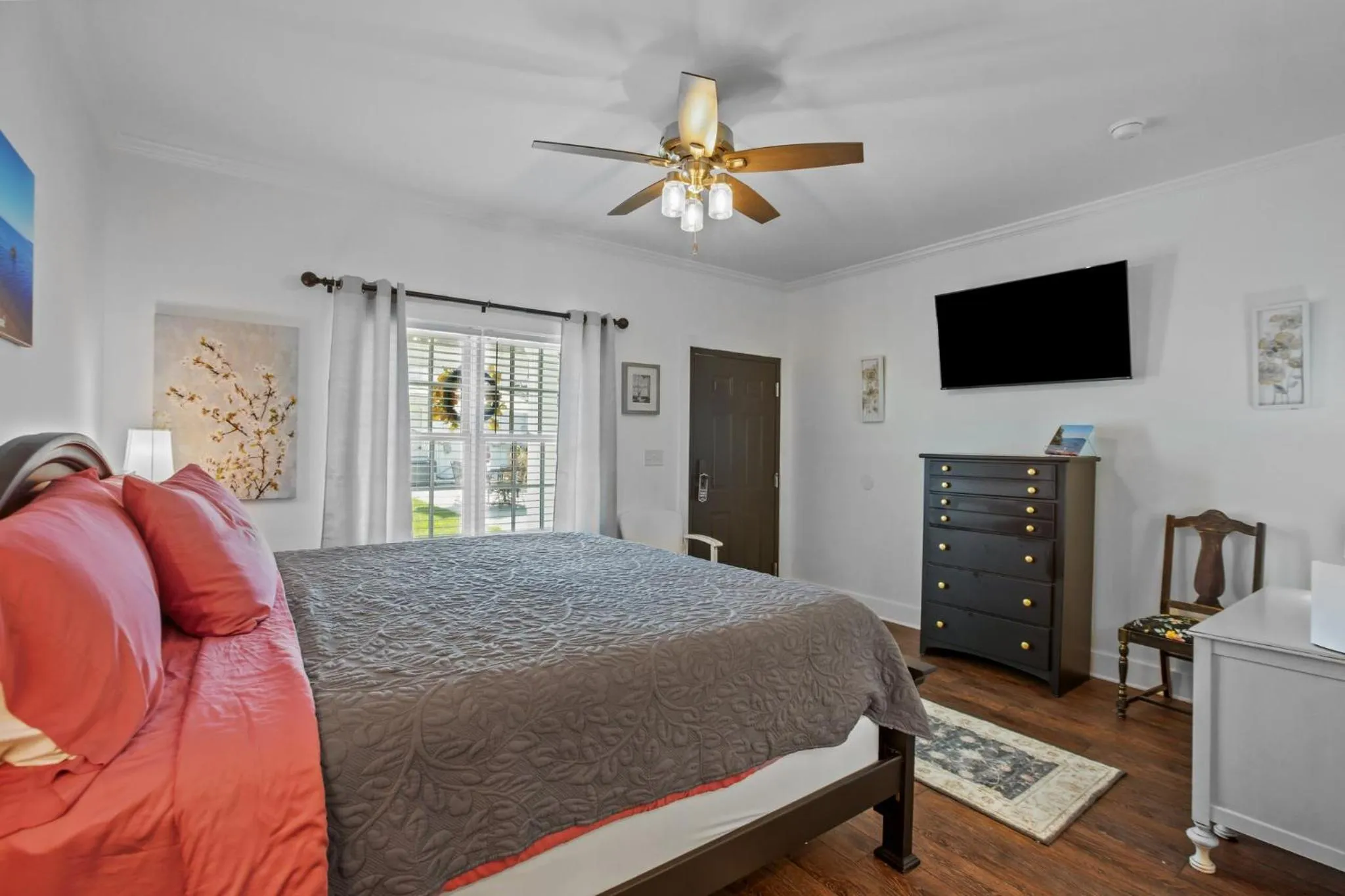 Bedroom, Bed in Little Inn on Main