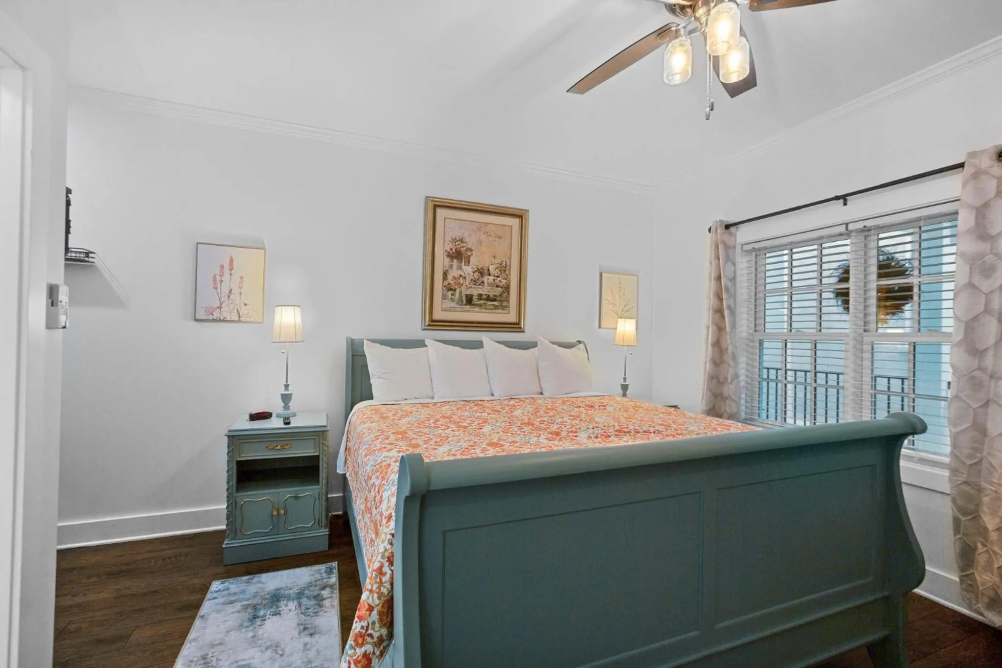 Bedroom, Bed in Little Inn on Main