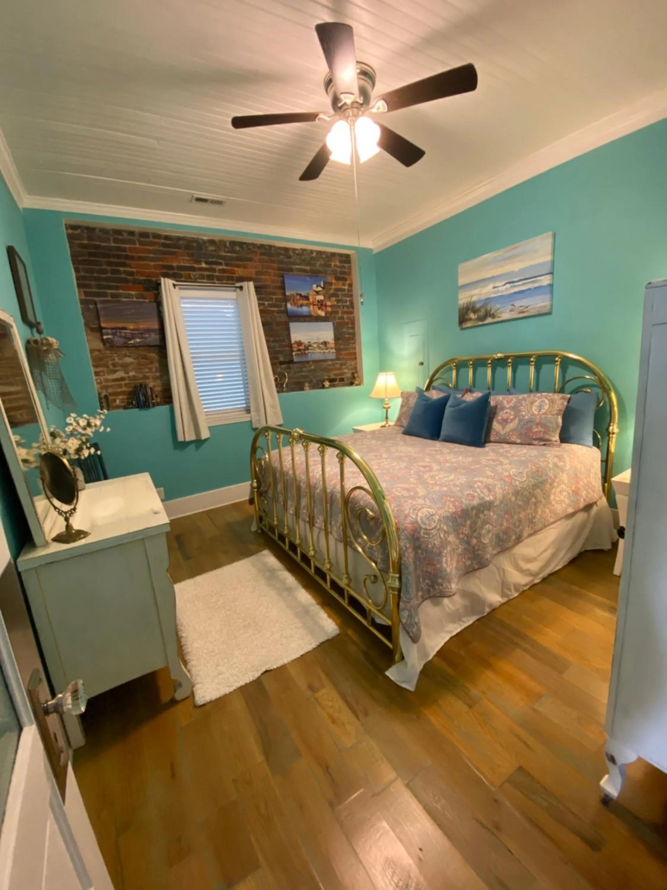 Bed in Little Inn on Main