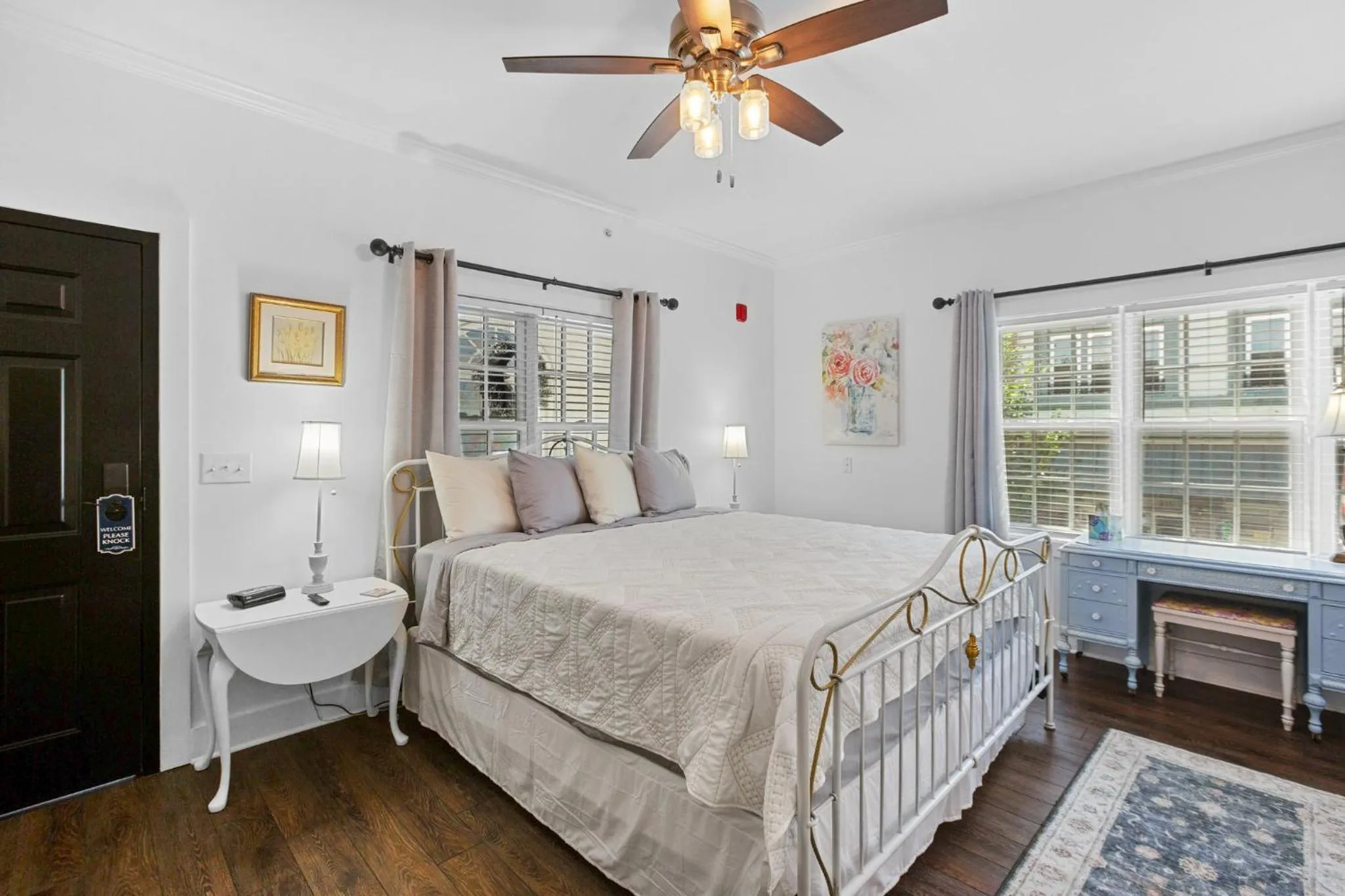 Bedroom, Bed in Little Inn on Main