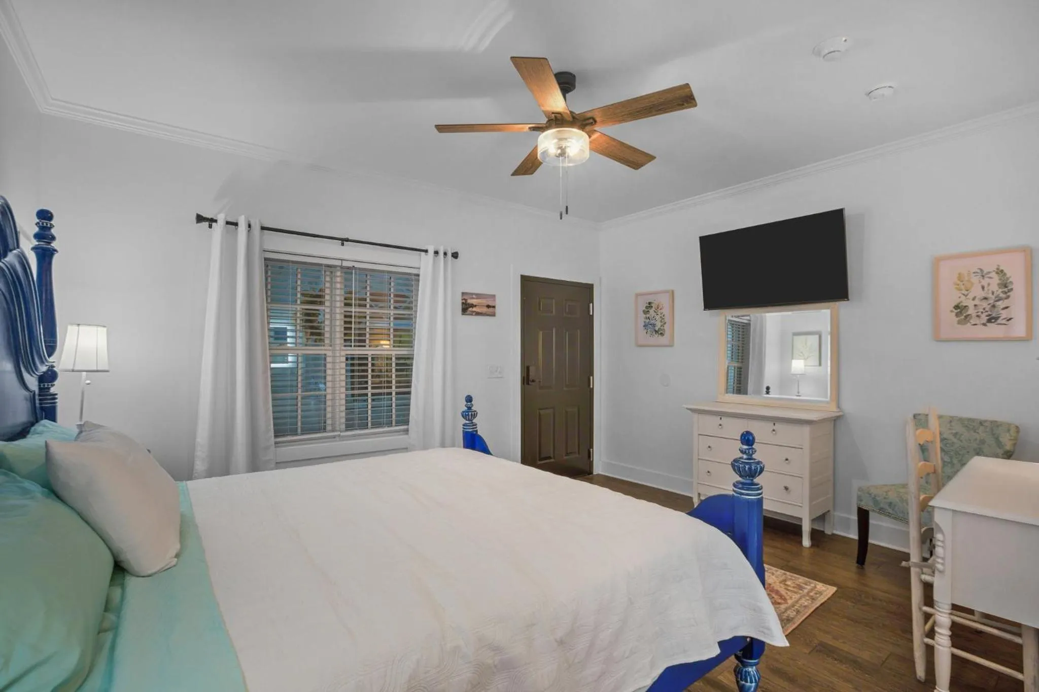 Bedroom, Bed in Little Inn on Main