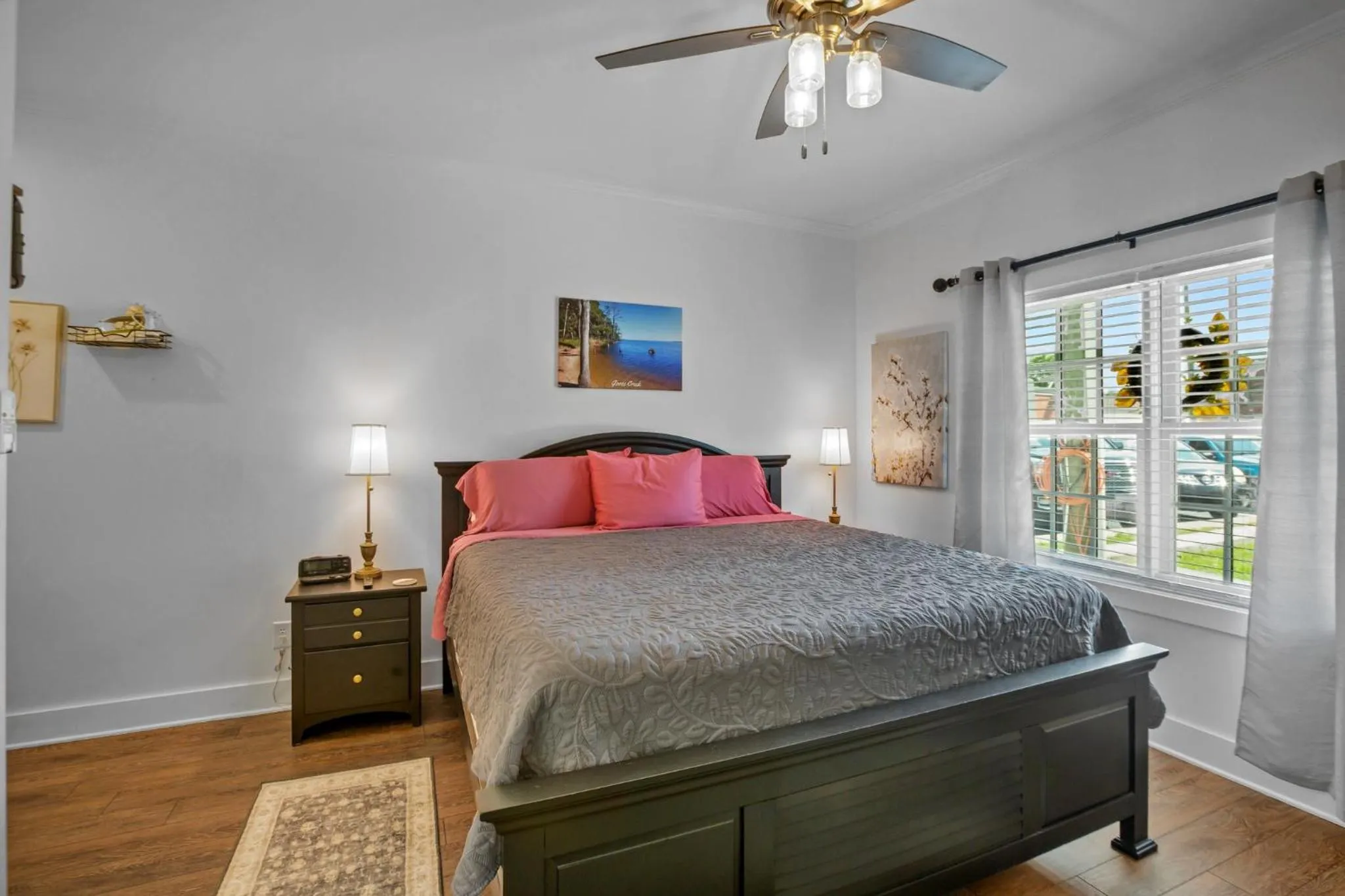 Bedroom, Bed in Little Inn on Main