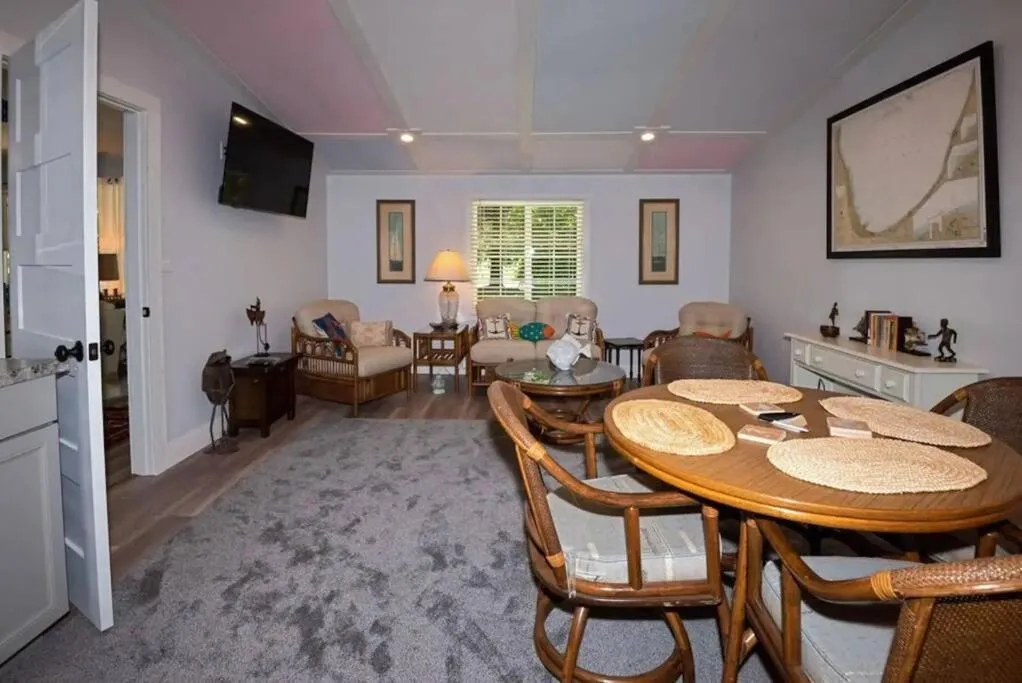 TV and multimedia in Little Blue Cottage: a wooded getaway near beaches and towns