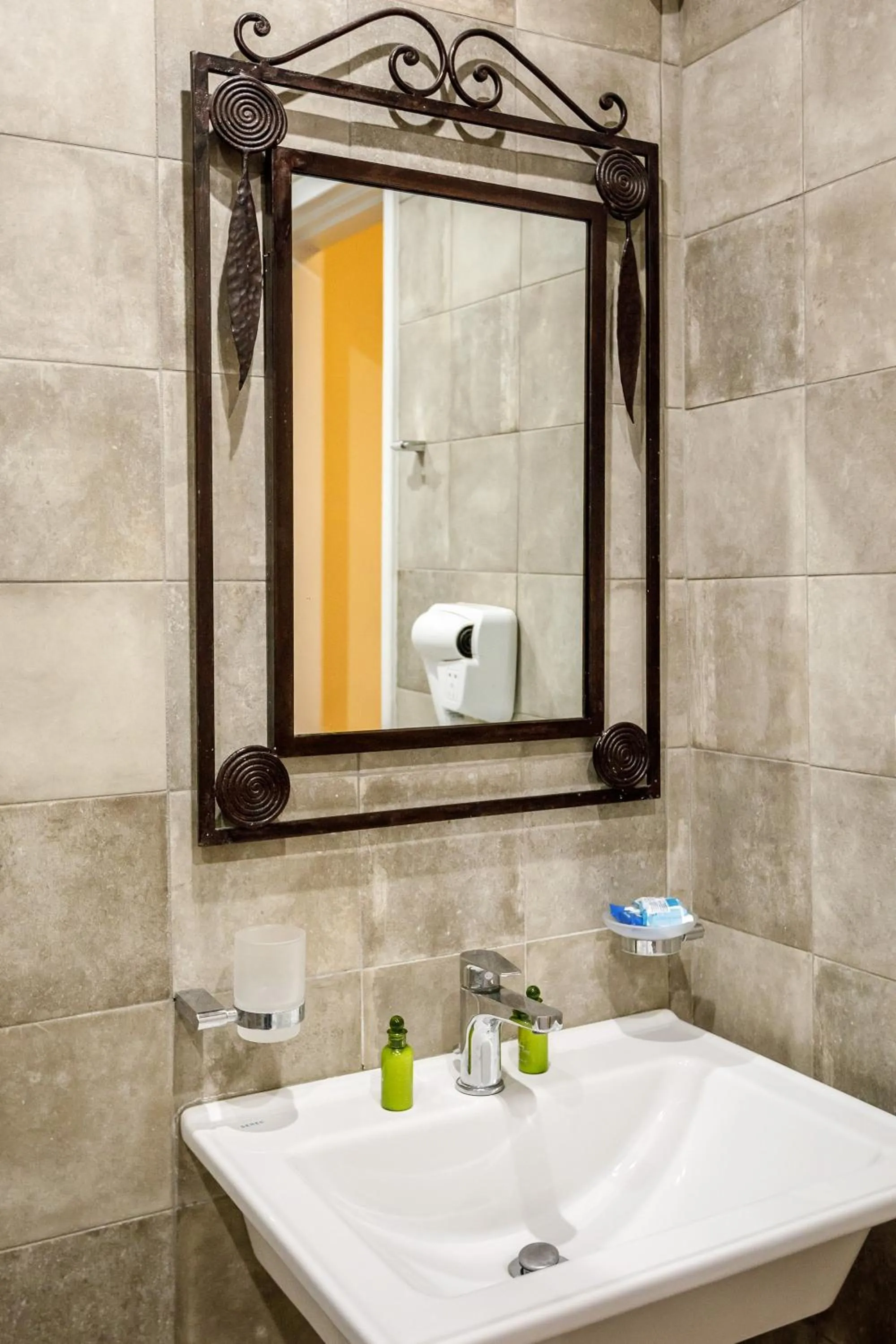 Bathroom in pension Acronafplia B&D