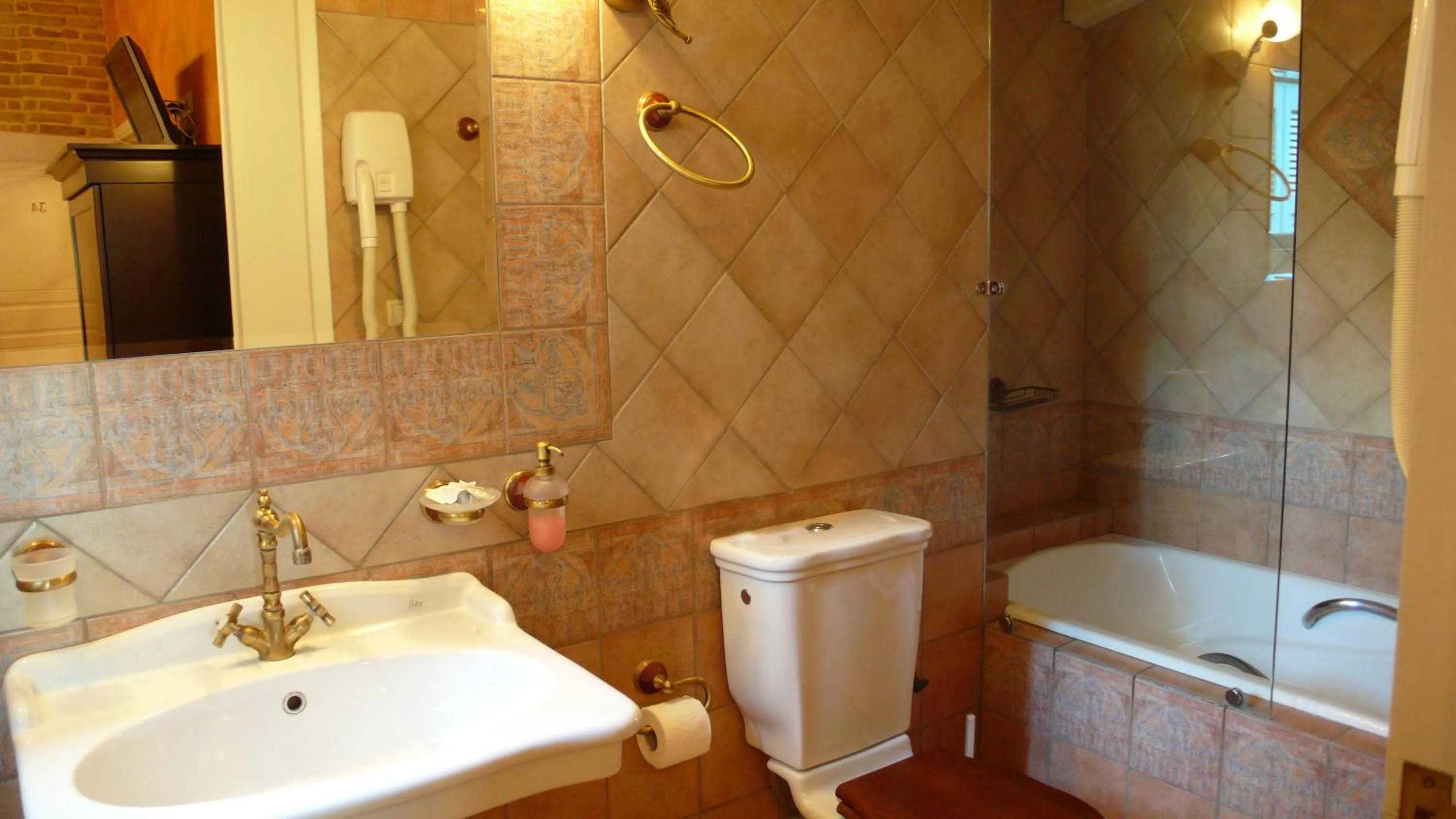 Bathroom in pension Acronafplia B&D