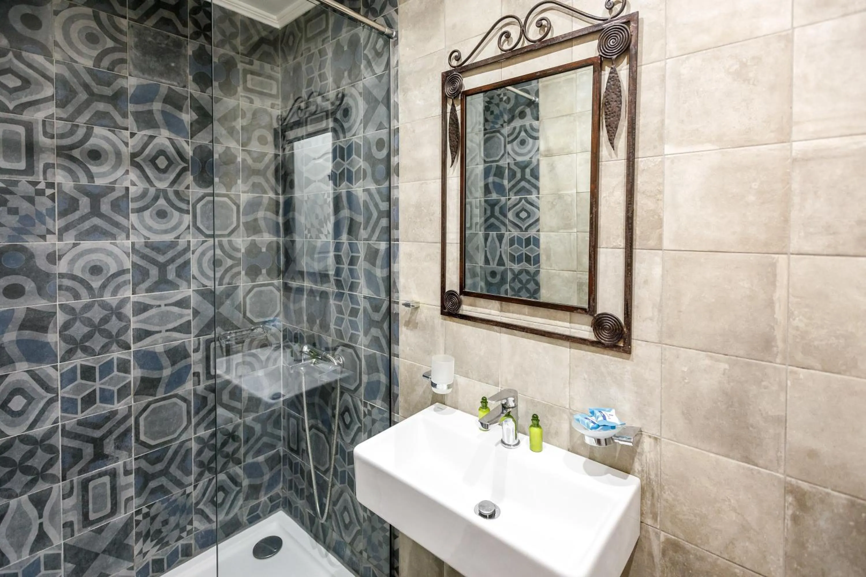 Bathroom in pension Acronafplia B&D