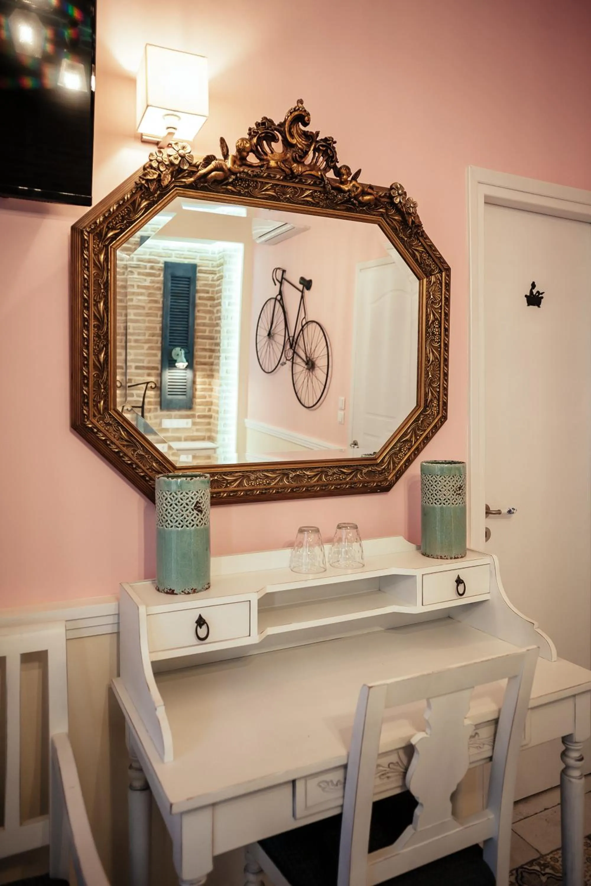 Decorative detail in pension Acronafplia B&D