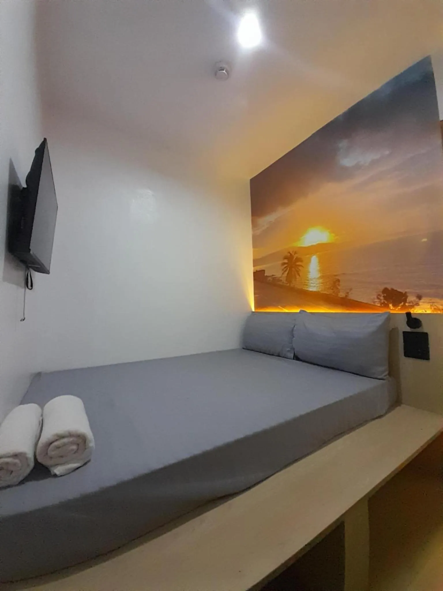 Bedroom, Bed in Happy Island Inn