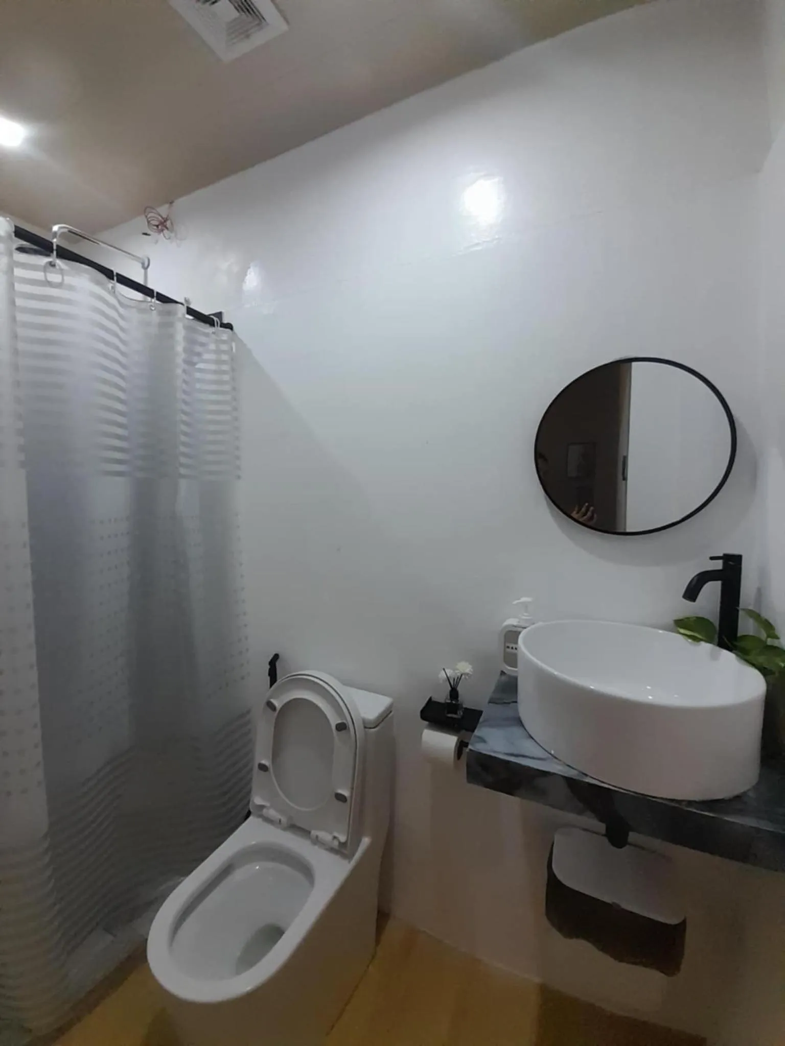 Toilet in Happy Island Inn