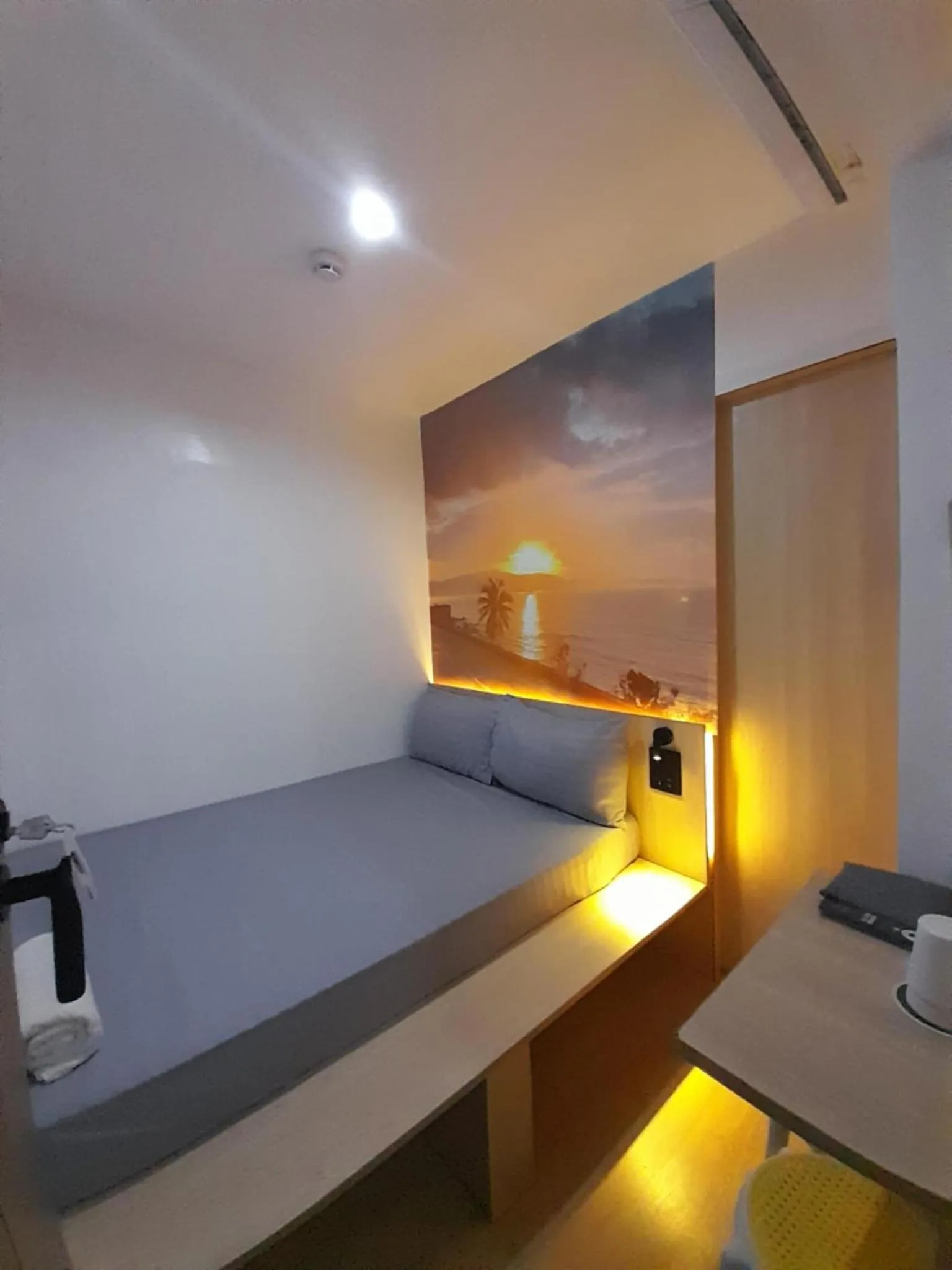 Bedroom, Bed in Happy Island Inn