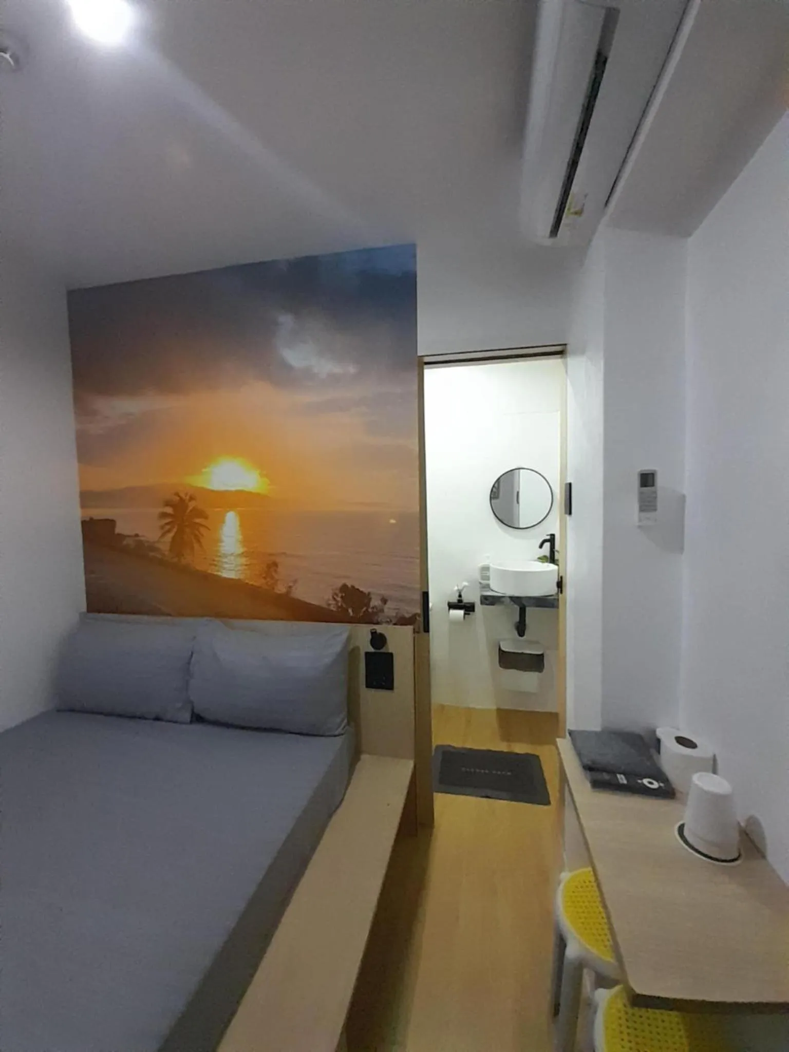 Photo of the whole room in Happy Island Inn