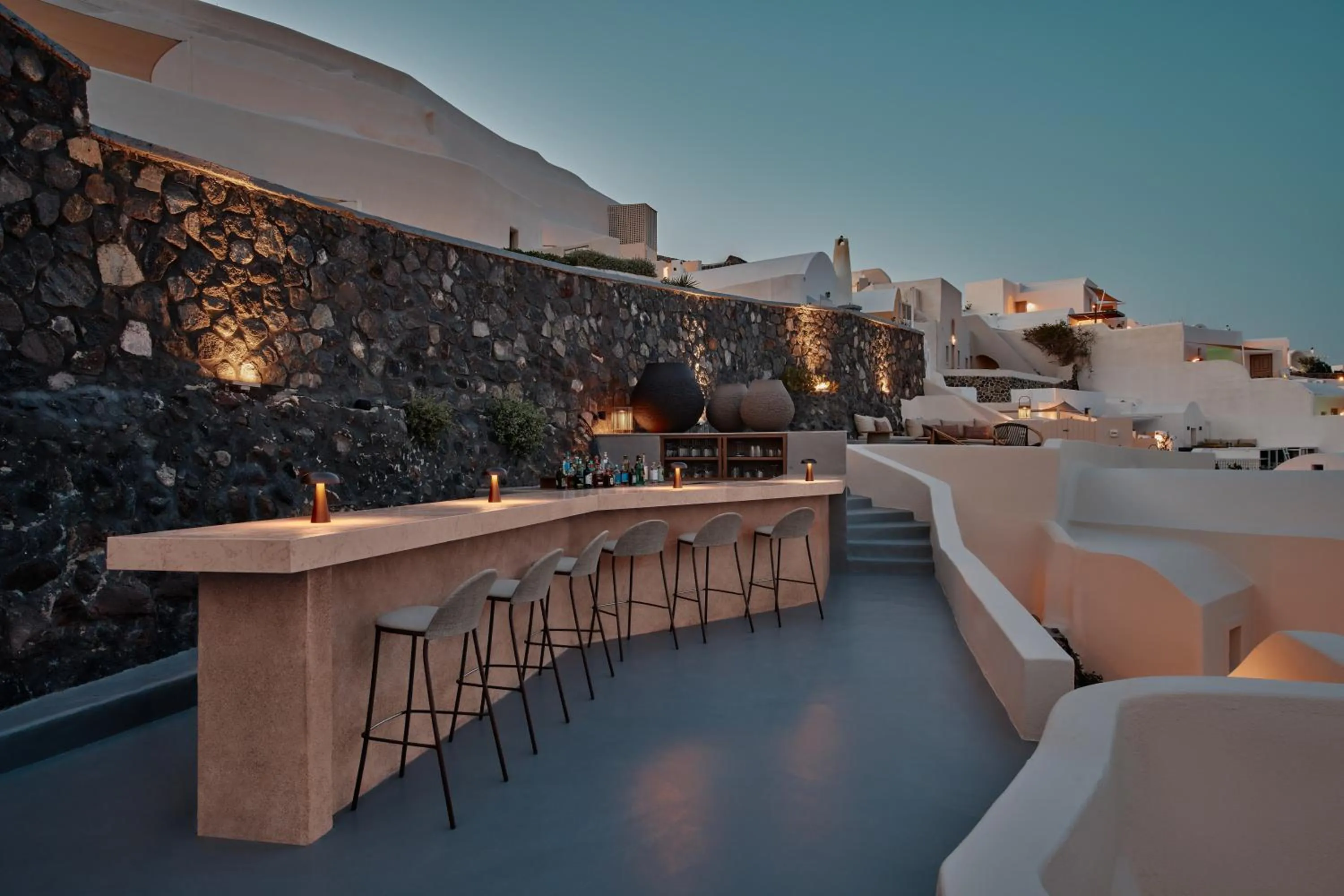 Lounge or bar in Mystique, a Luxury Collection Hotel, Santorini
