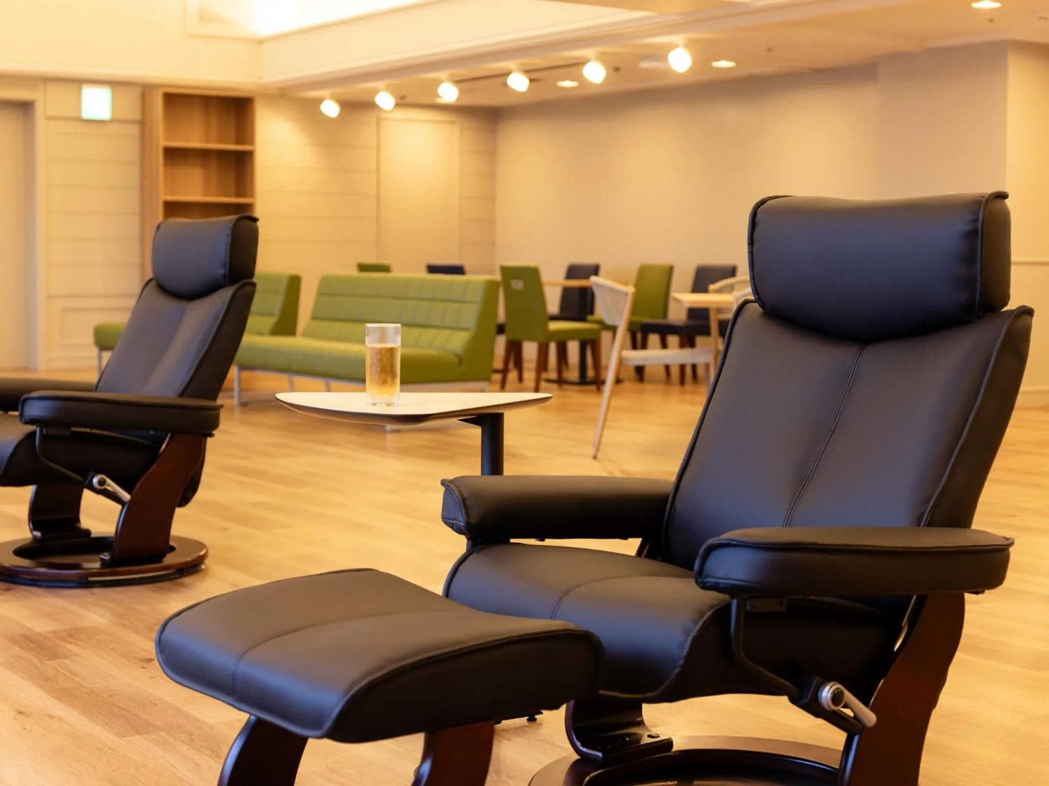 Lounge or bar in KOKO HOTEL Shizuoka - formerly Hotel Wing International Shizuoka