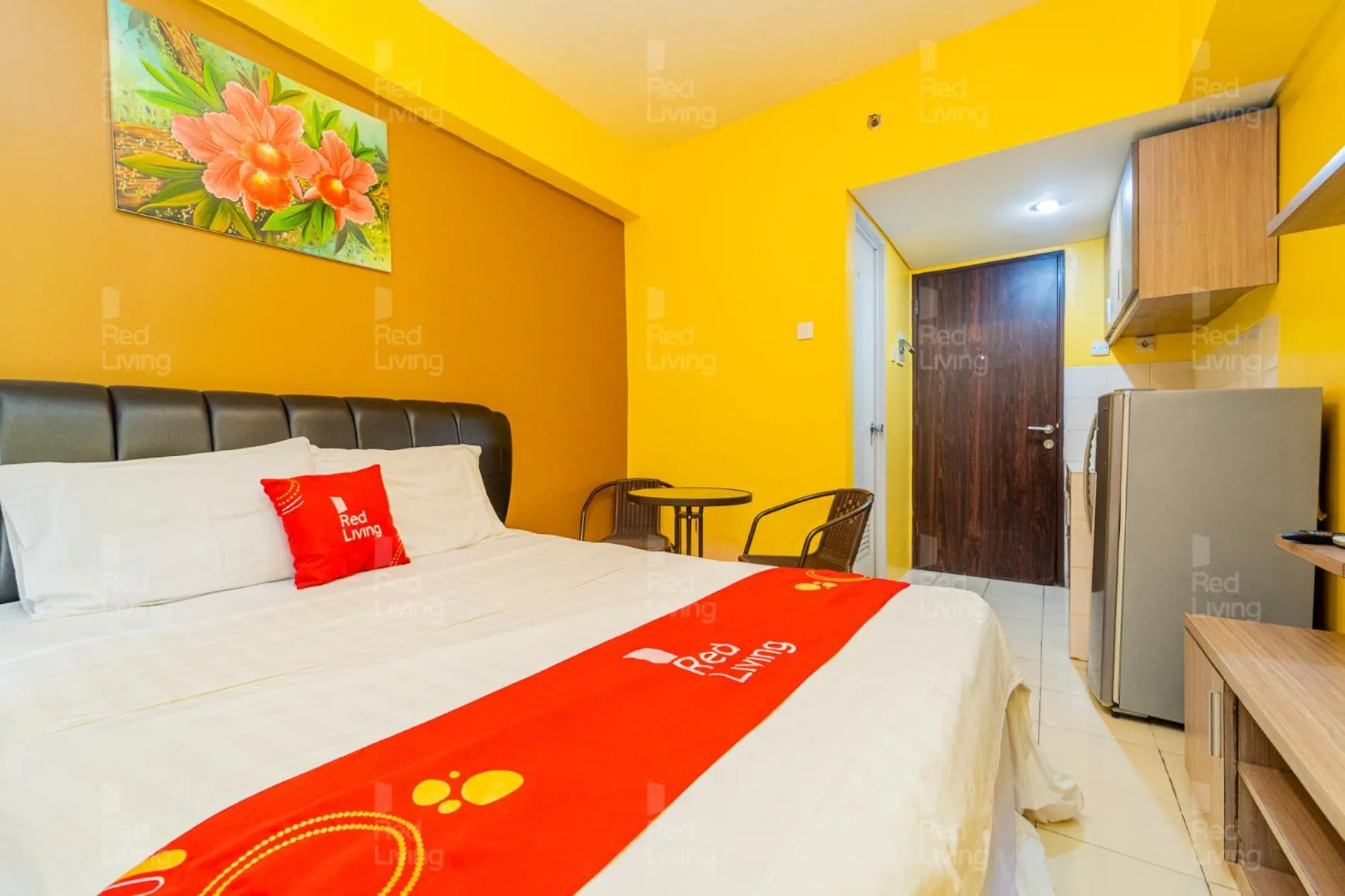 Bedroom, Bed in RedLiving Apartemen Serpong Green View - Nawawih Room Tower B