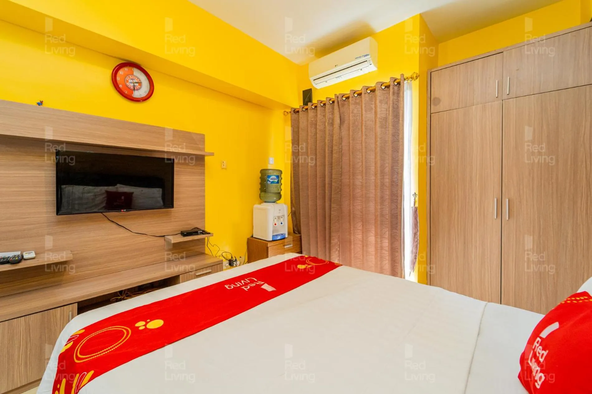 Bedroom, Bed in RedLiving Apartemen Serpong Green View - Nawawih Room Tower B