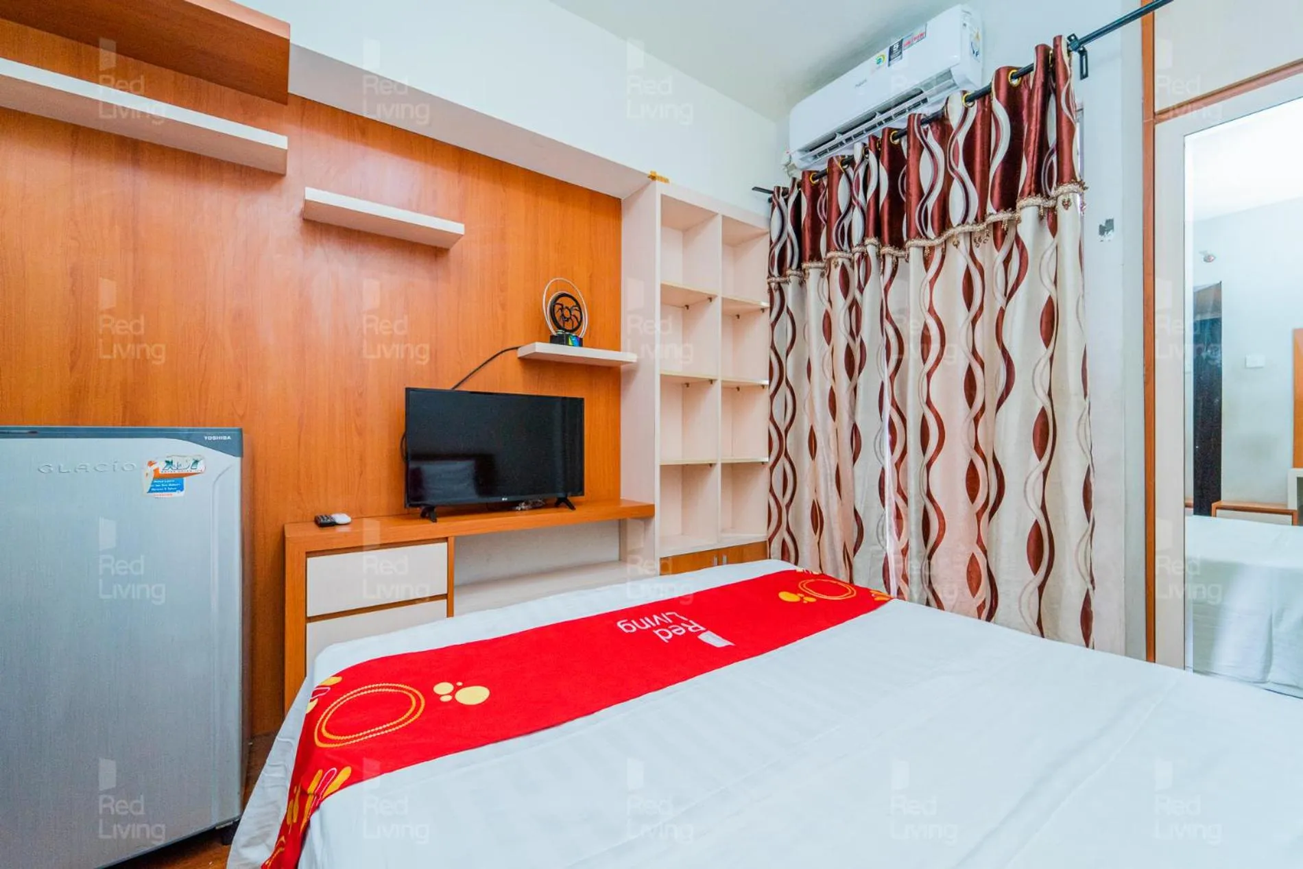 Bedroom, Bed in RedLiving Apartemen Serpong Green View - Nawawih Room Tower B