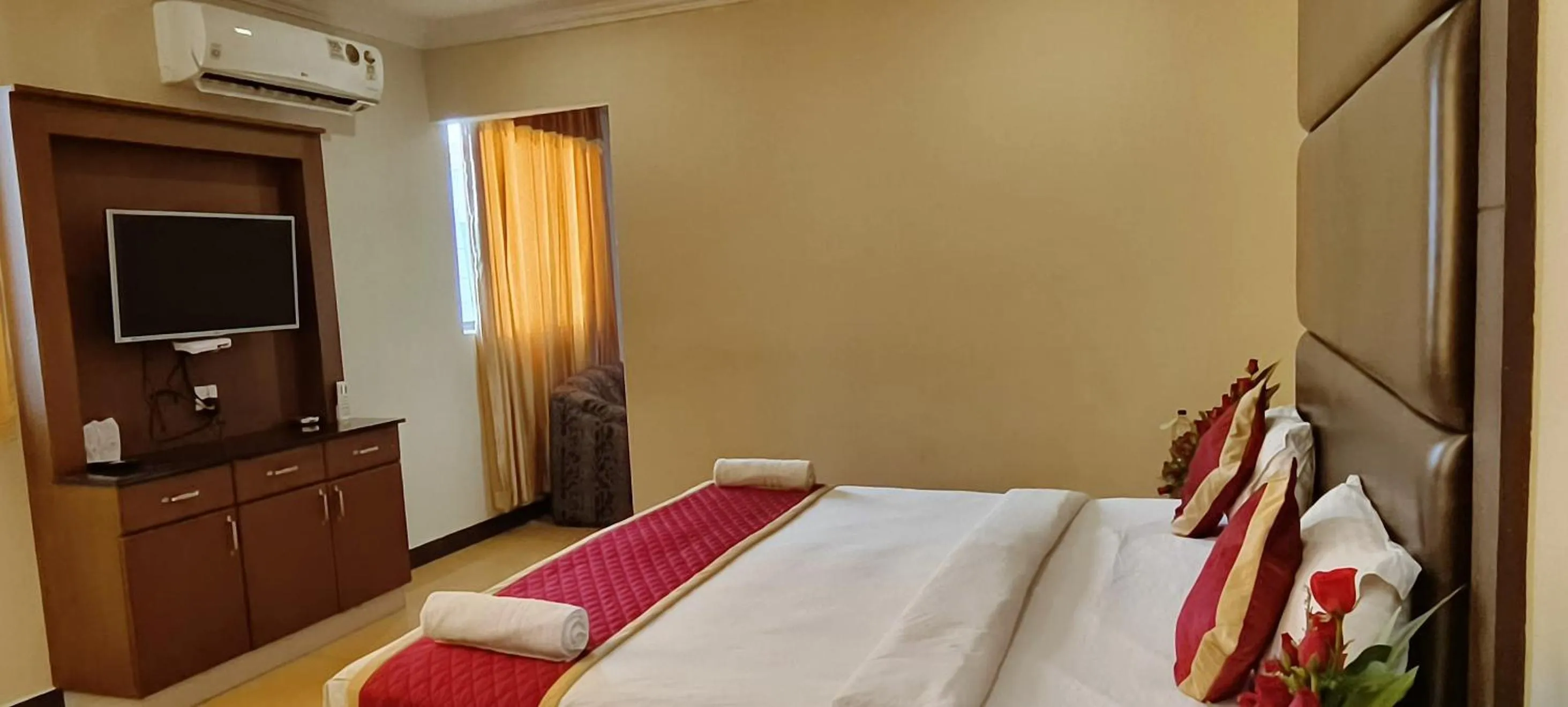 Bed in HOTEL PIONEER PARADISE