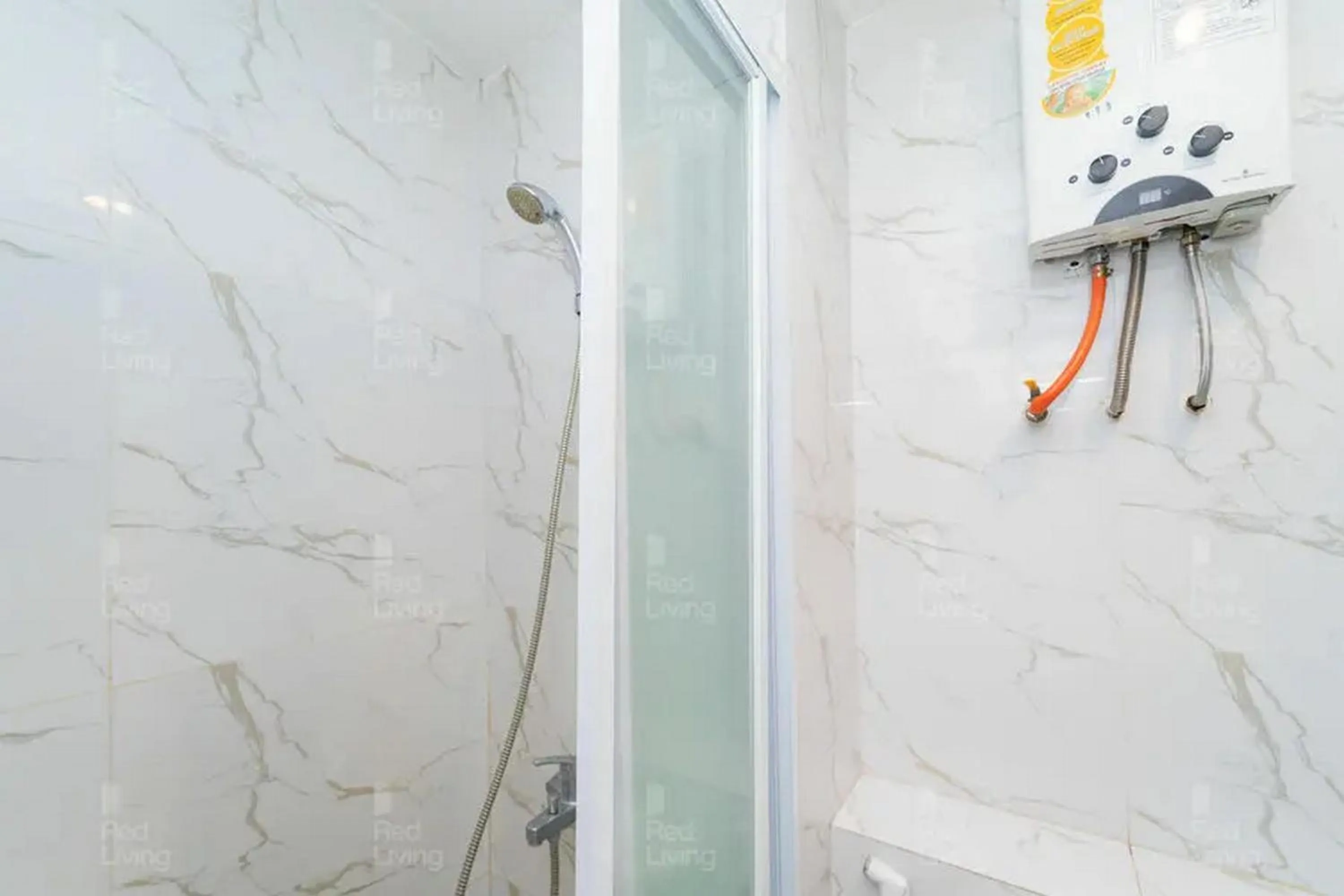 Bathroom in RedLiving Apartemen Grand Kamala Lagoon - Icha Rooms Tower Barclay South with Netflix