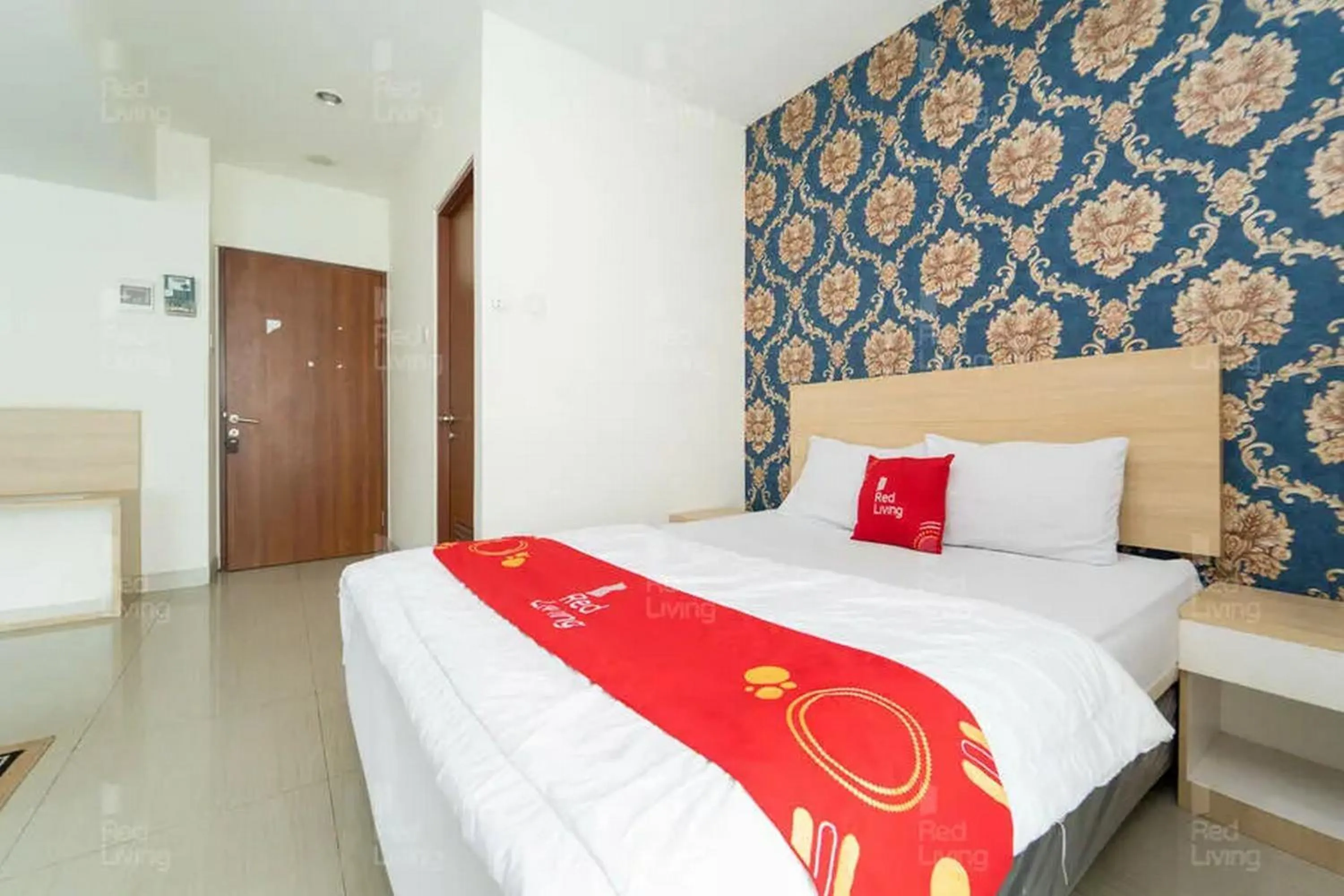 Bedroom, Bed in RedLiving Apartemen Grand Kamala Lagoon - Icha Rooms Tower Barclay South with Netflix