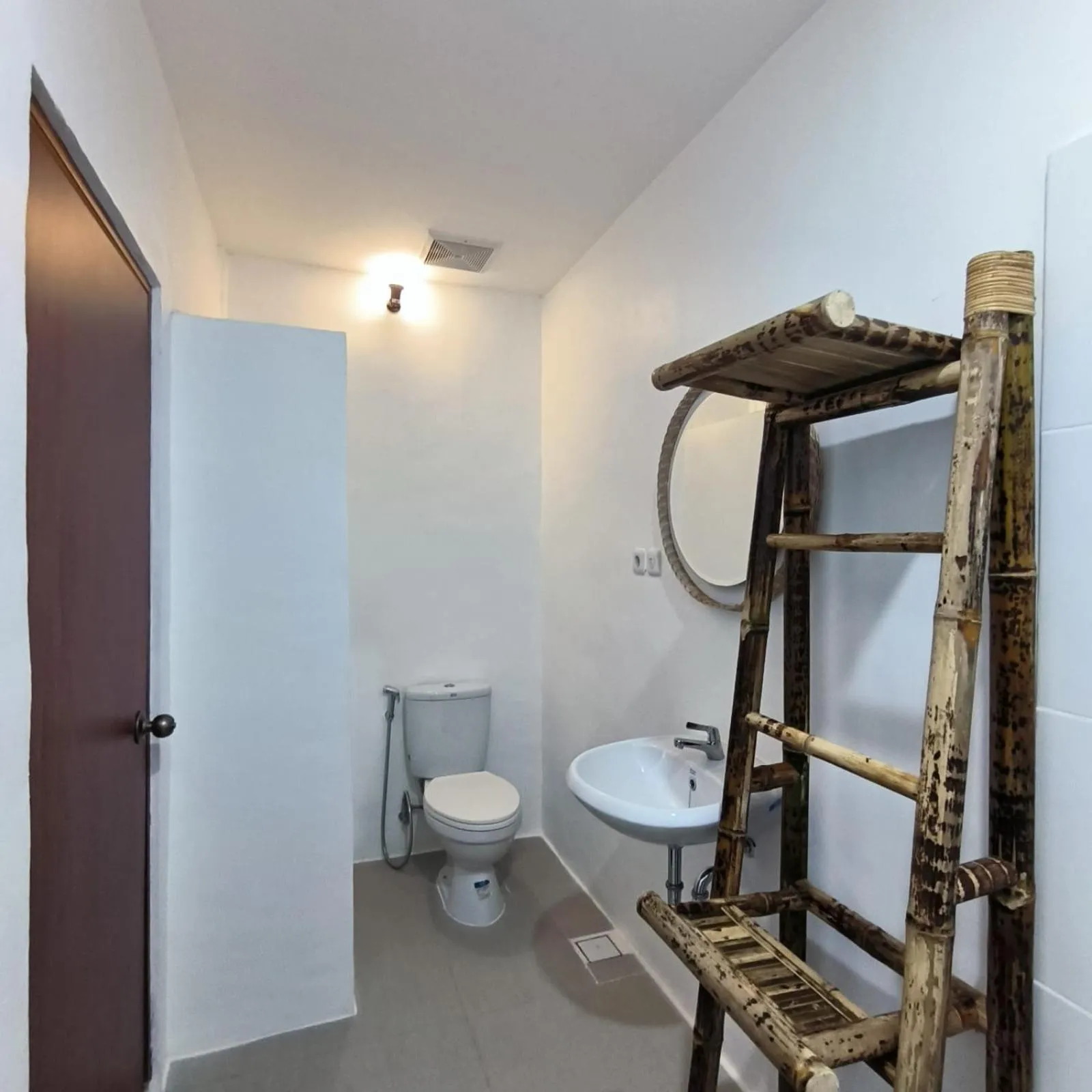 Bathroom in Roots Hotel Senggigi