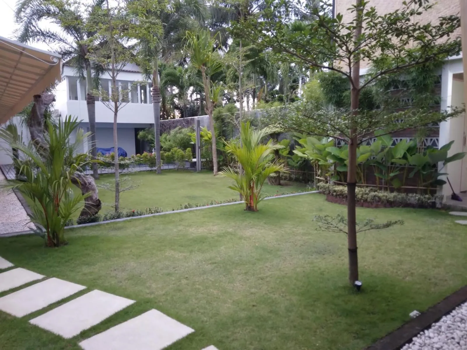 Garden in Roots Hotel Senggigi