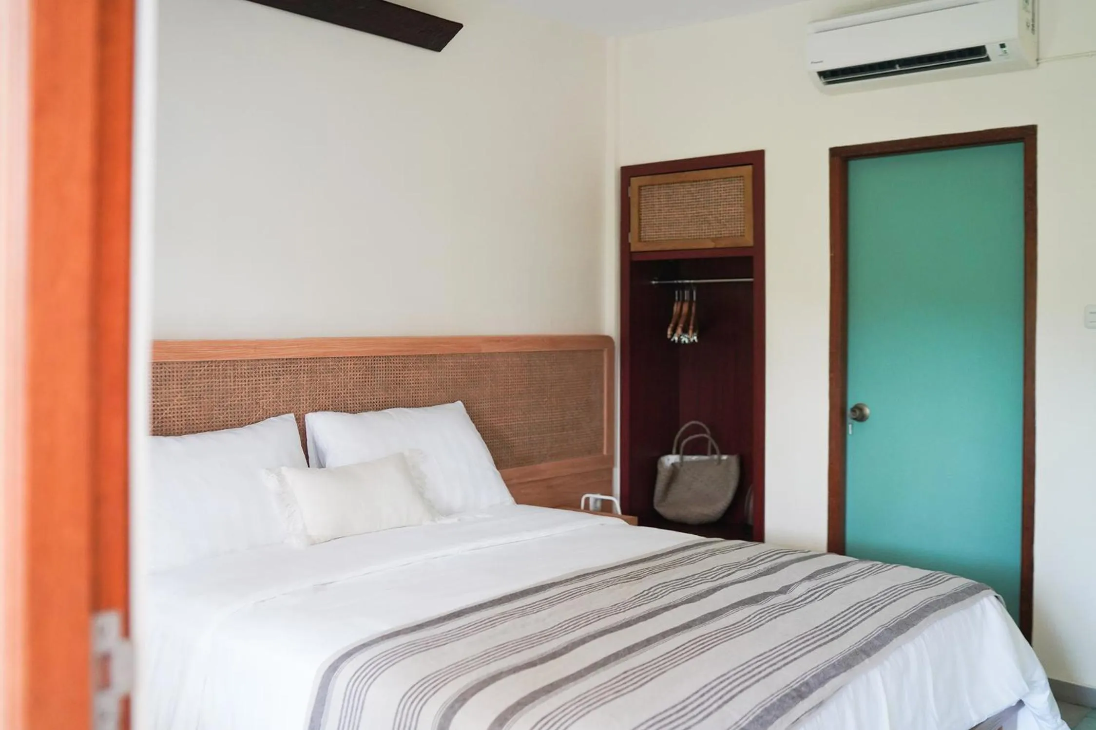 Bedroom, Bed in Roots Hotel Senggigi