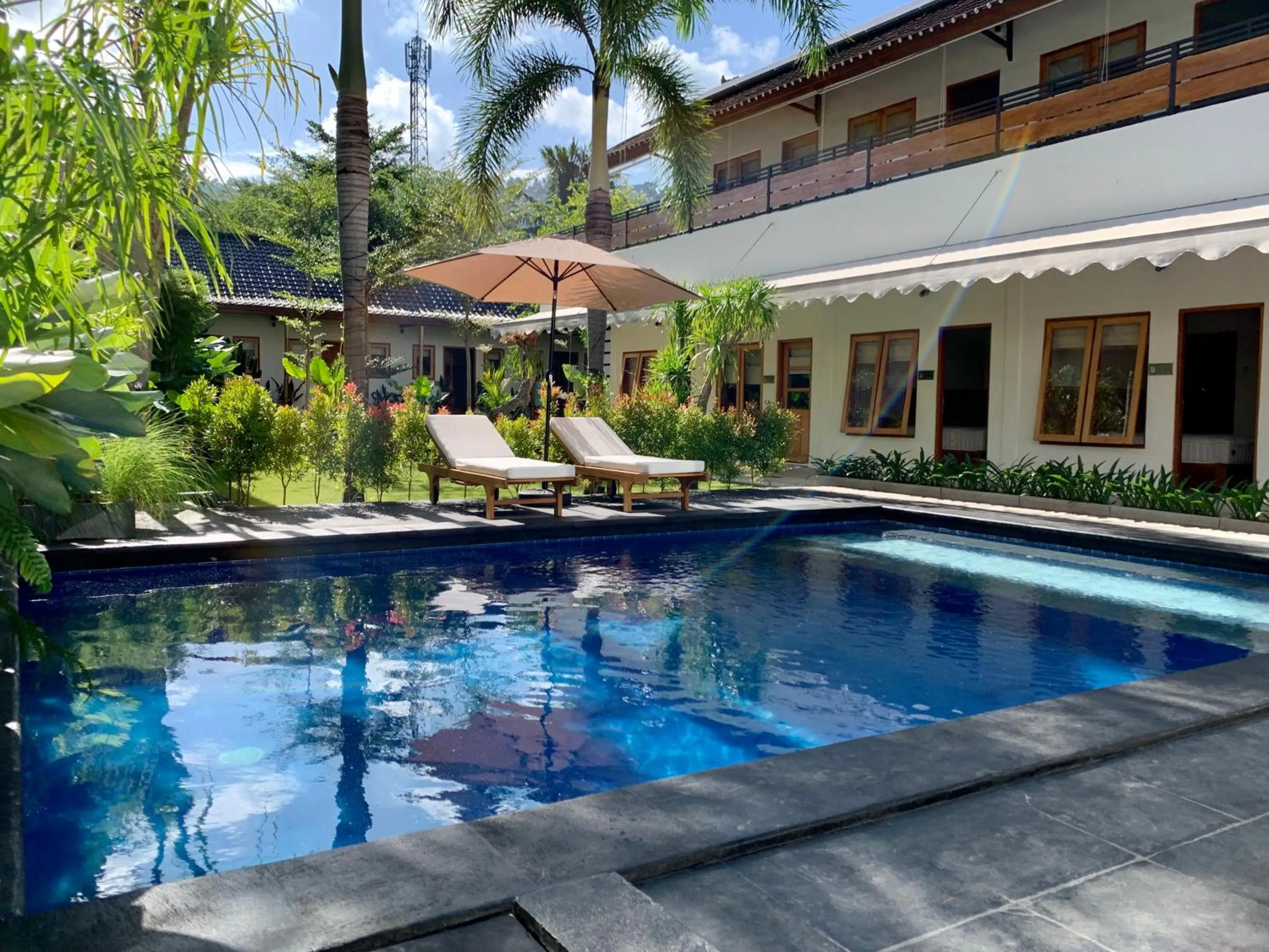 Swimming pool in Roots Hotel Senggigi
