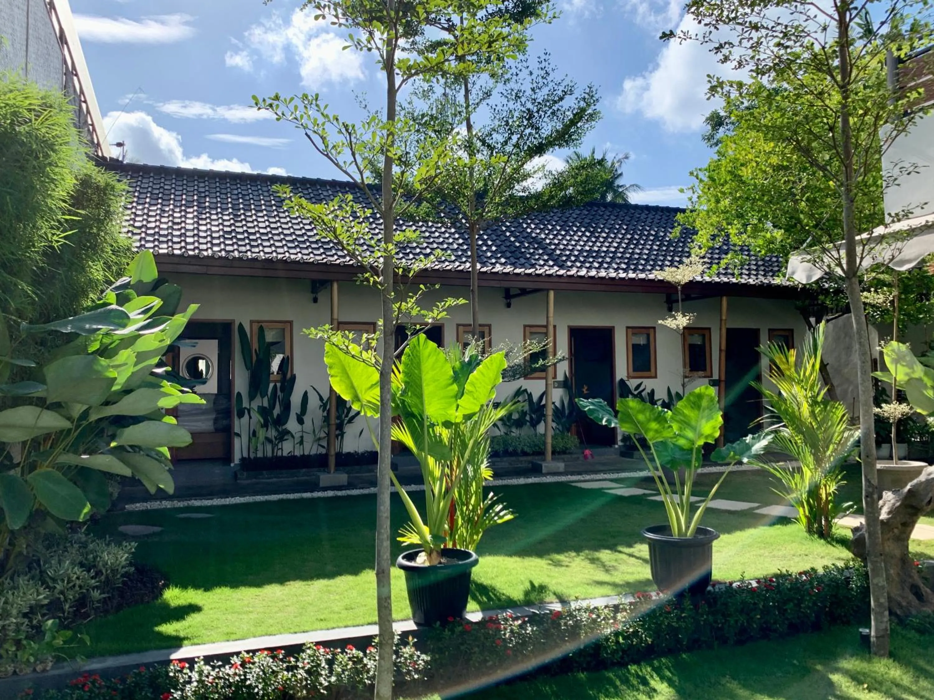Garden in Roots Hotel Senggigi