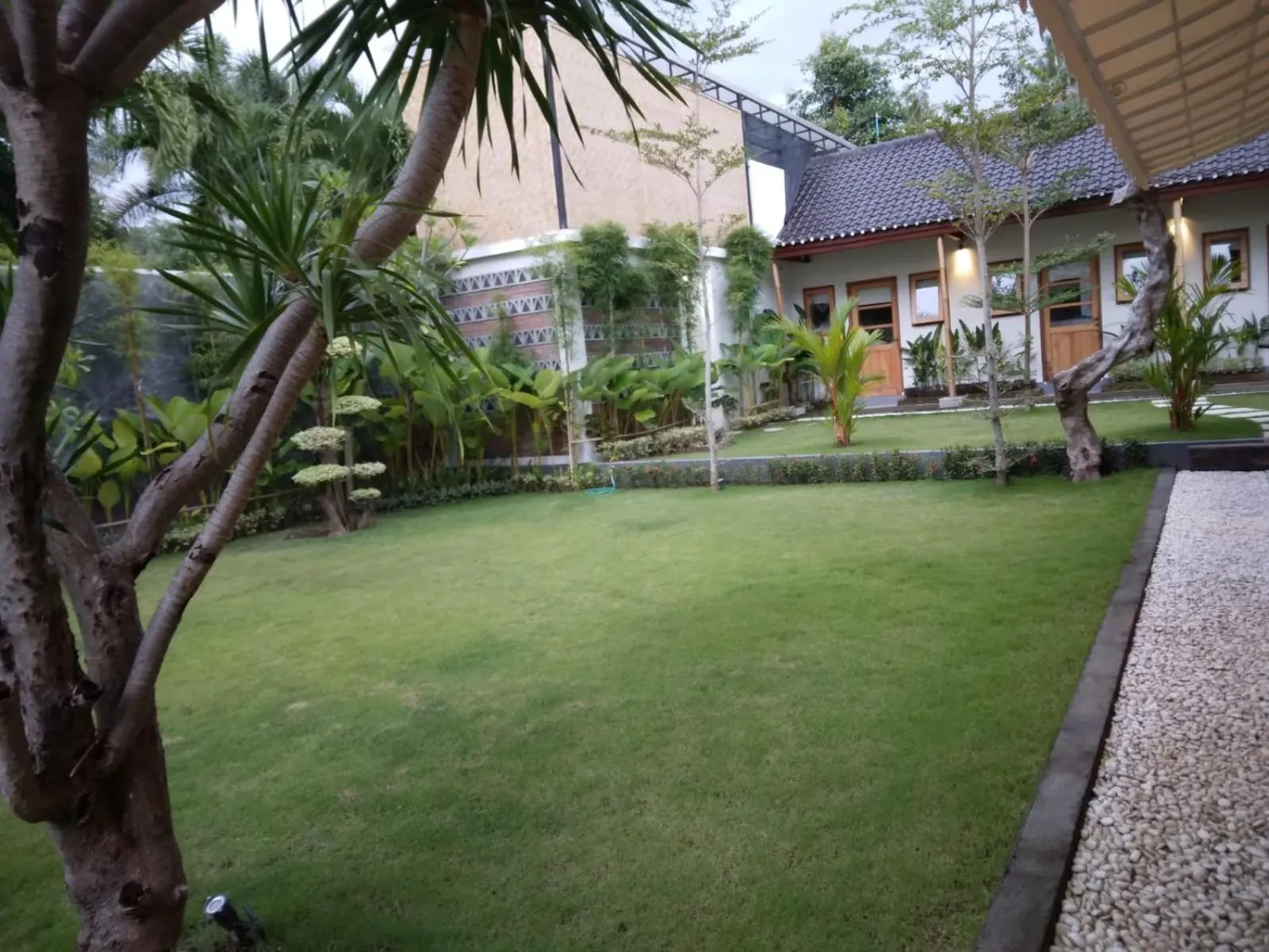 Garden in Roots Hotel Senggigi