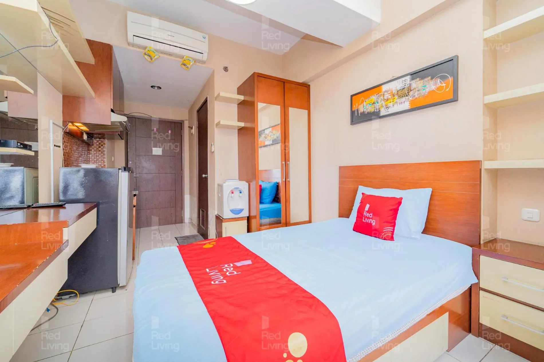 Bedroom, Bed in RedLiving Apartemen Easton Park Jatinangor - Rajes Room