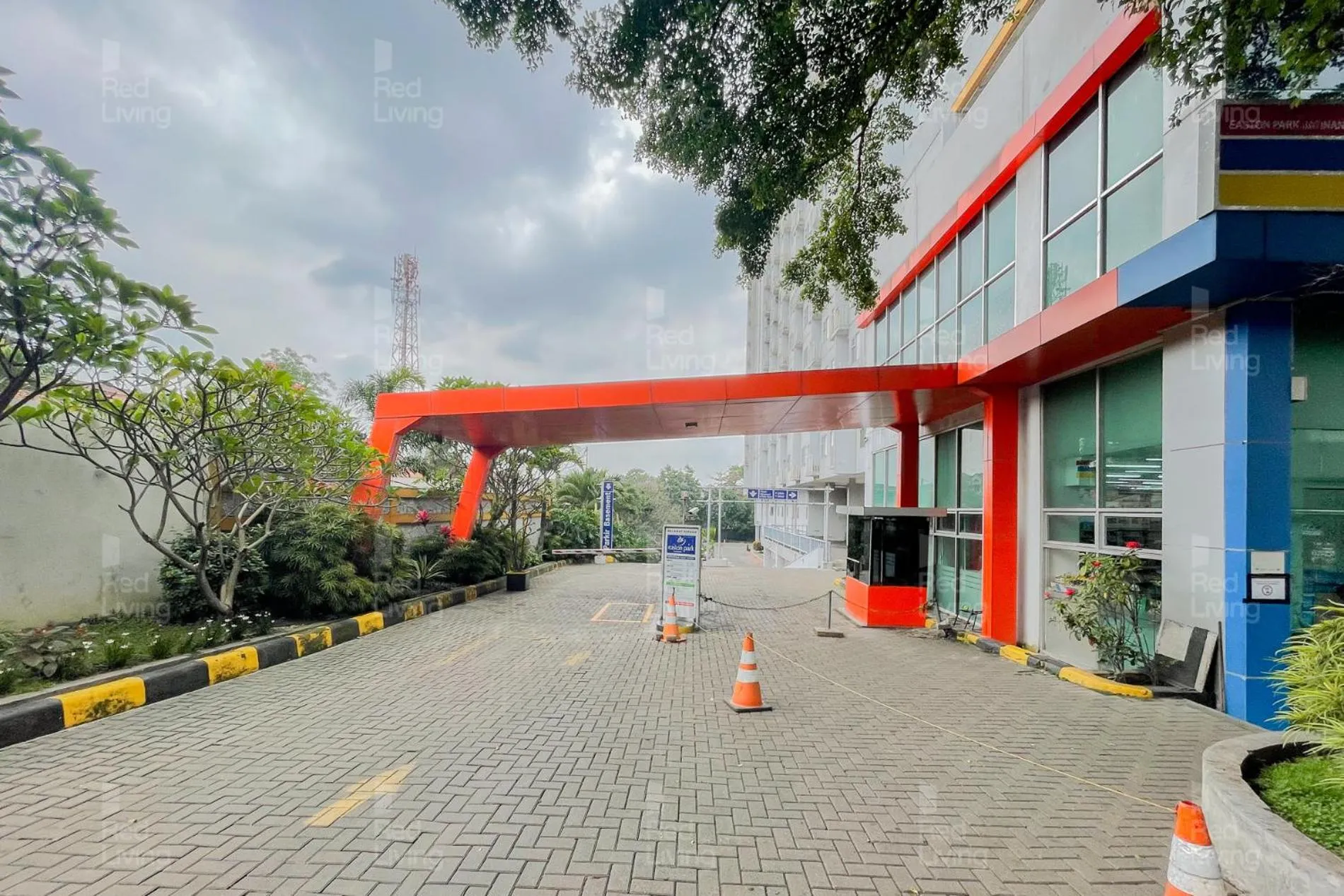 Property building in RedLiving Apartemen Easton Park Jatinangor - Rajes Room