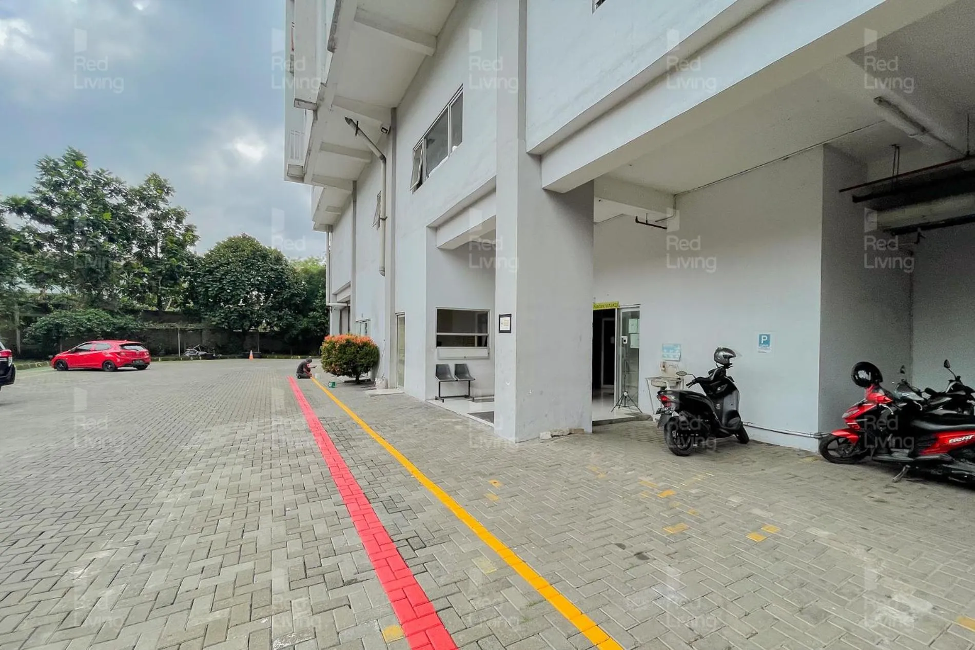 Property building in RedLiving Apartemen Easton Park Jatinangor - Rajes Room