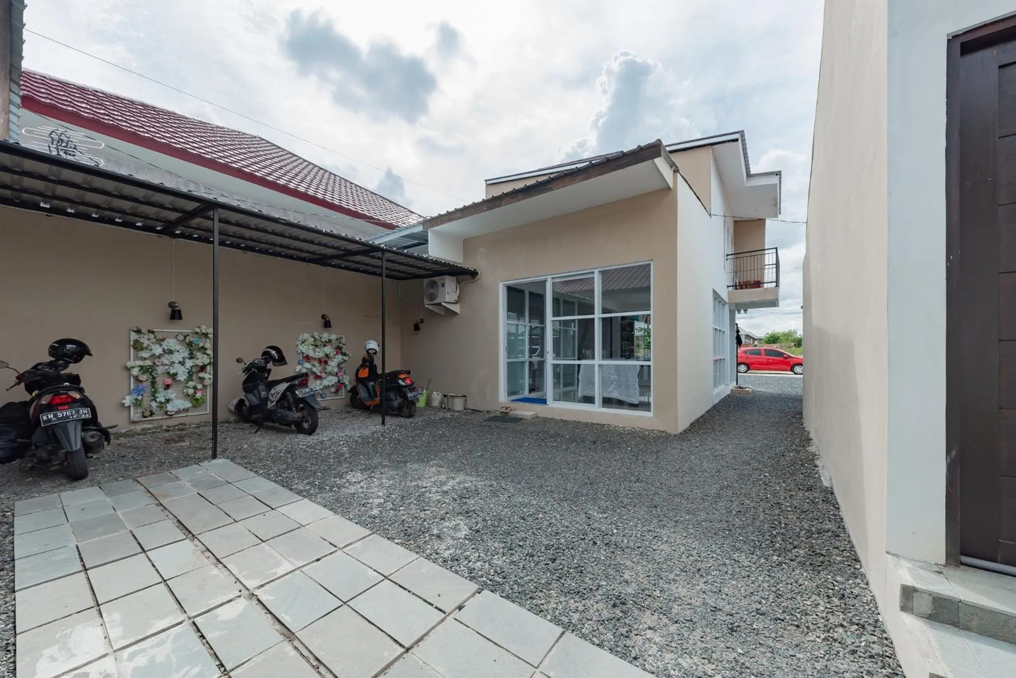 Parking in Urbanview Hotel Yoga Palangkaraya by RedDoorz