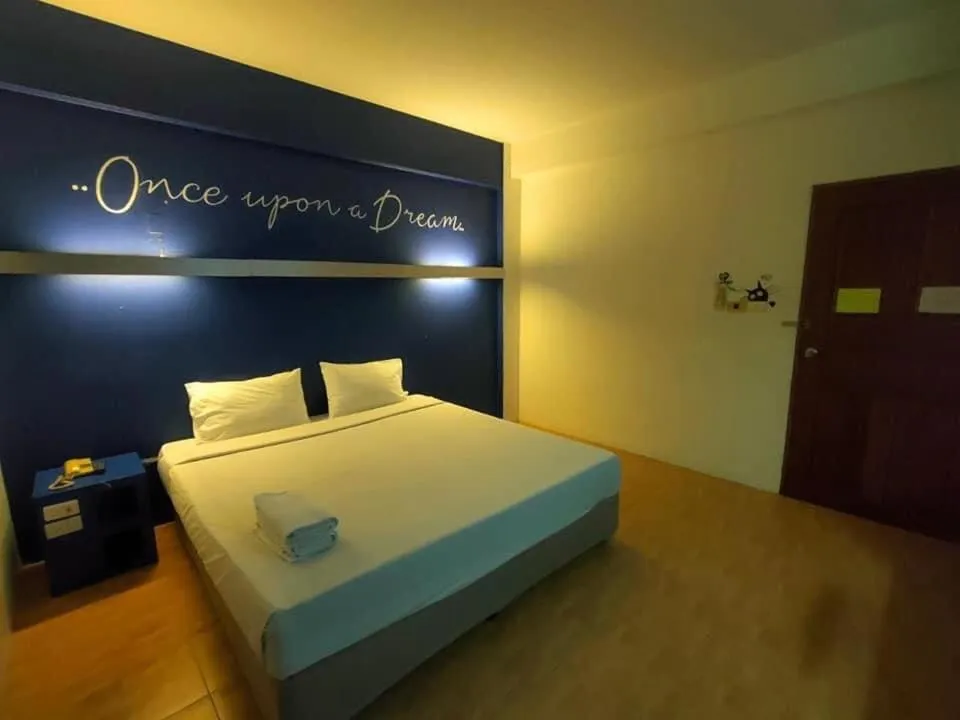 Photo of the whole room, Bed in BJ city hotel