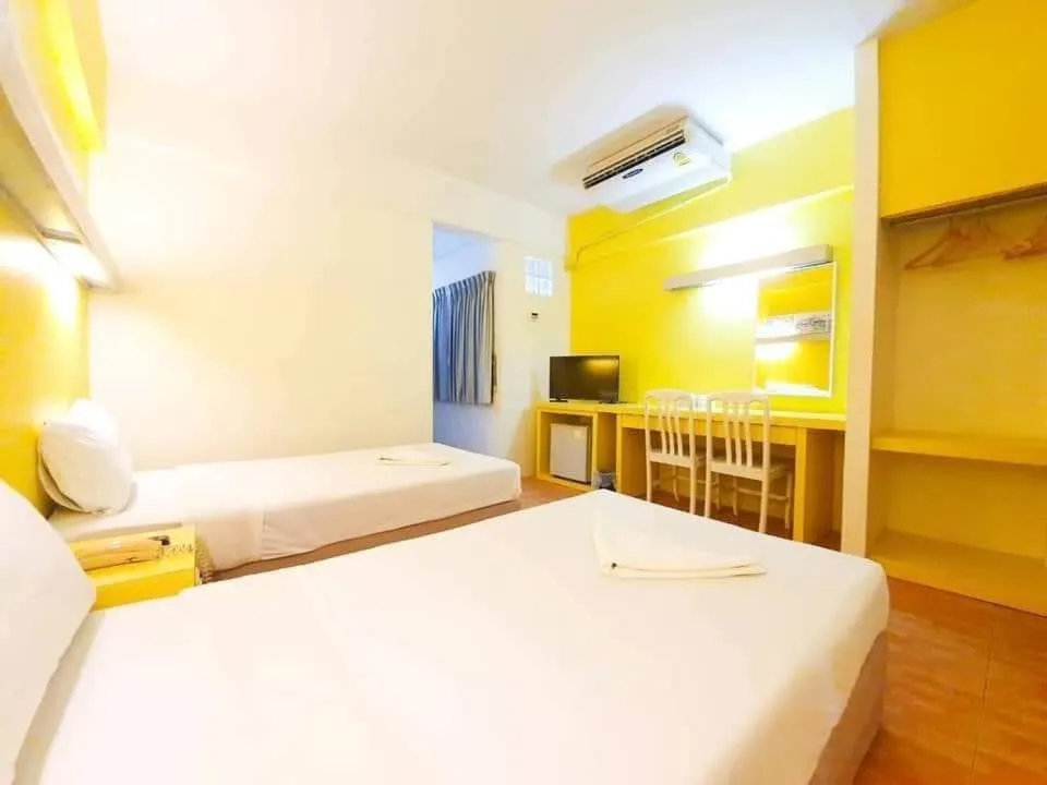 Photo of the whole room, Bed in BJ city hotel