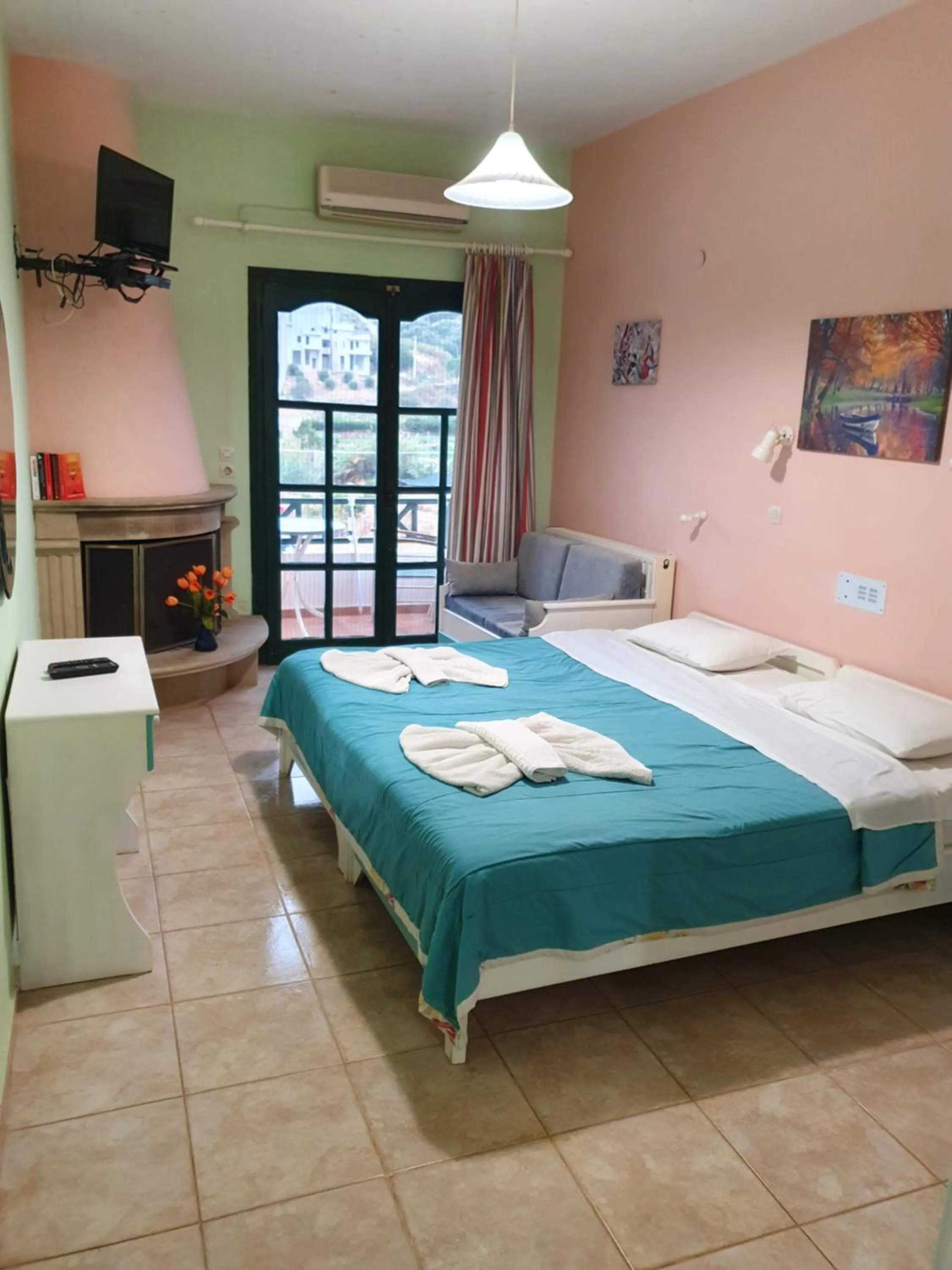 Bedroom, Bed in Dioskouroi Apts